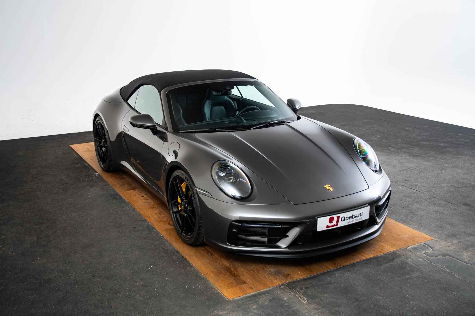 Porsche 911 Cabrio 3.0 Carrera GTS SportDesign/Sport Chrono pakket - Achterasbesturing - Adaptieve cruise control - Adaptieve sportstoelen Plus - GT-sportstuurwiel - Stuurbekrachtiging Plus - Liftsysteem - 24/95