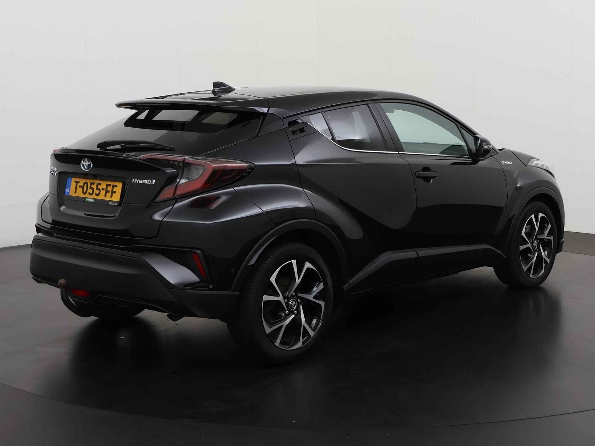 Toyota C-HR 1.8 Hybrid Style Ultimate | Trekhaak | Camera | Navigatie | Zondag Open! - 4/38