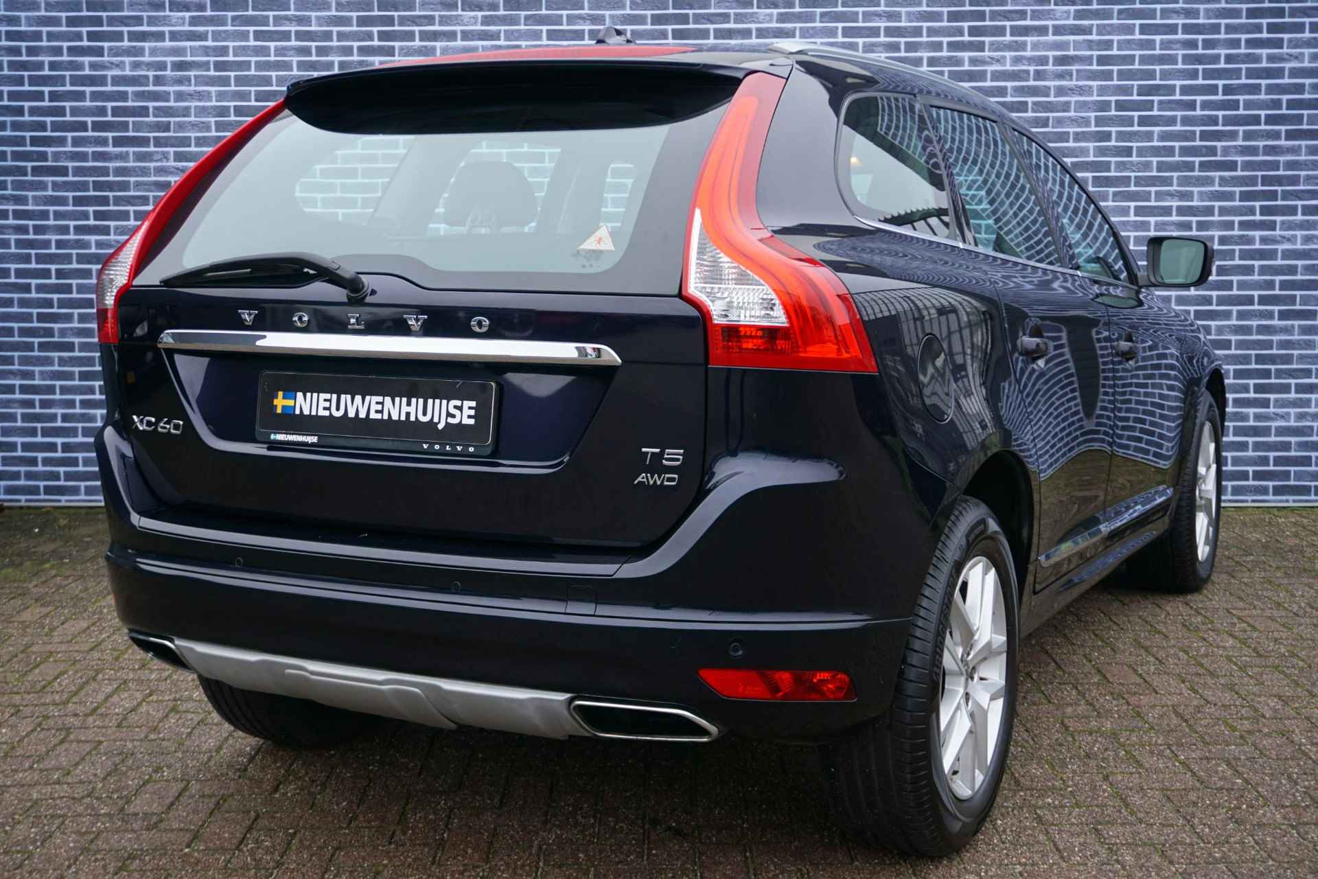 Volvo XC60 2.0 T5 AWD Polar+ | Trekhaak | Leder | Bi-Xenon | Standkachel | Panorama-Schuifdak | Camera | Keyless Entry | - 4/34