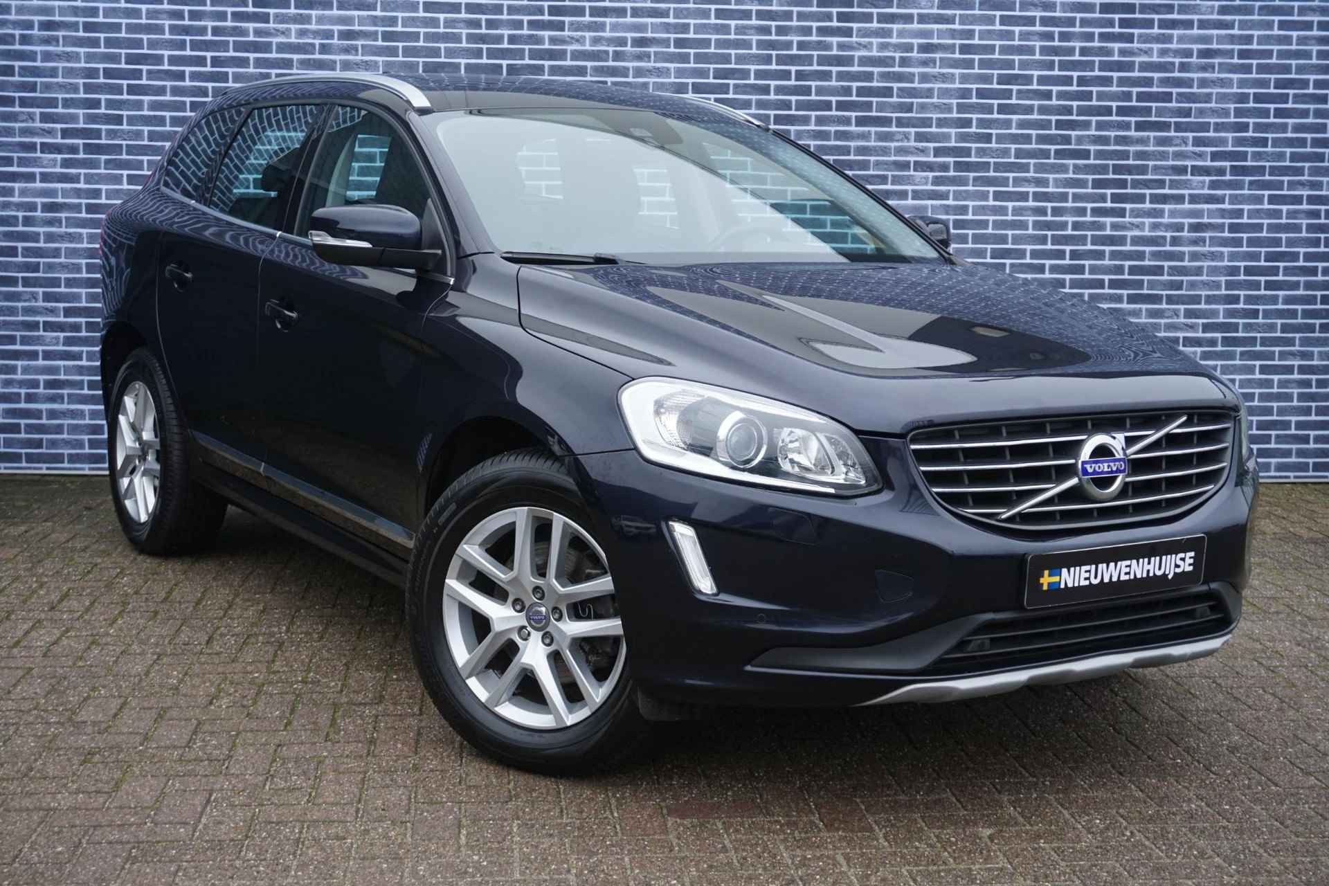 Volvo XC60 2.0 T5 AWD Polar+ | Trekhaak | Leder | Bi-Xenon | Standkachel | Panorama-Schuifdak | Camera | Keyless Entry | - 11/34