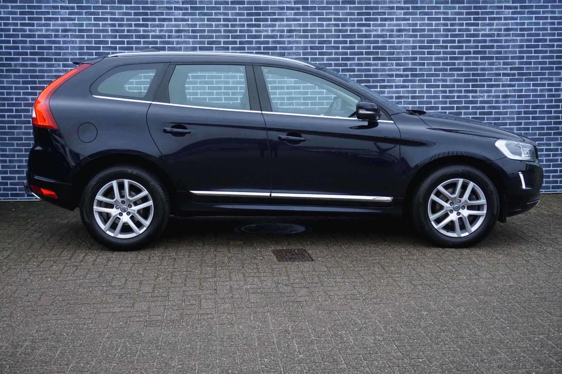 Volvo XC60 2.0 T5 AWD Polar+ | Trekhaak | Leder | Bi-Xenon | Standkachel | Panorama-Schuifdak | Camera | Keyless Entry | - 26/34