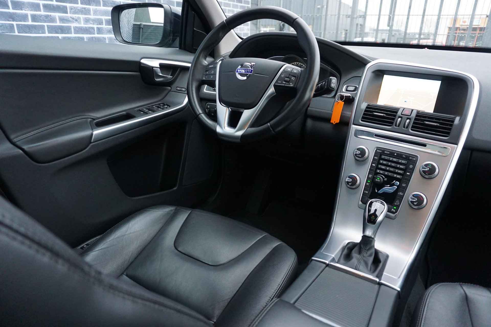 Volvo XC60 2.0 T5 AWD Polar+ | Trekhaak | Leder | Bi-Xenon | Standkachel | Panorama-Schuifdak | Camera | Keyless Entry | - 28/34