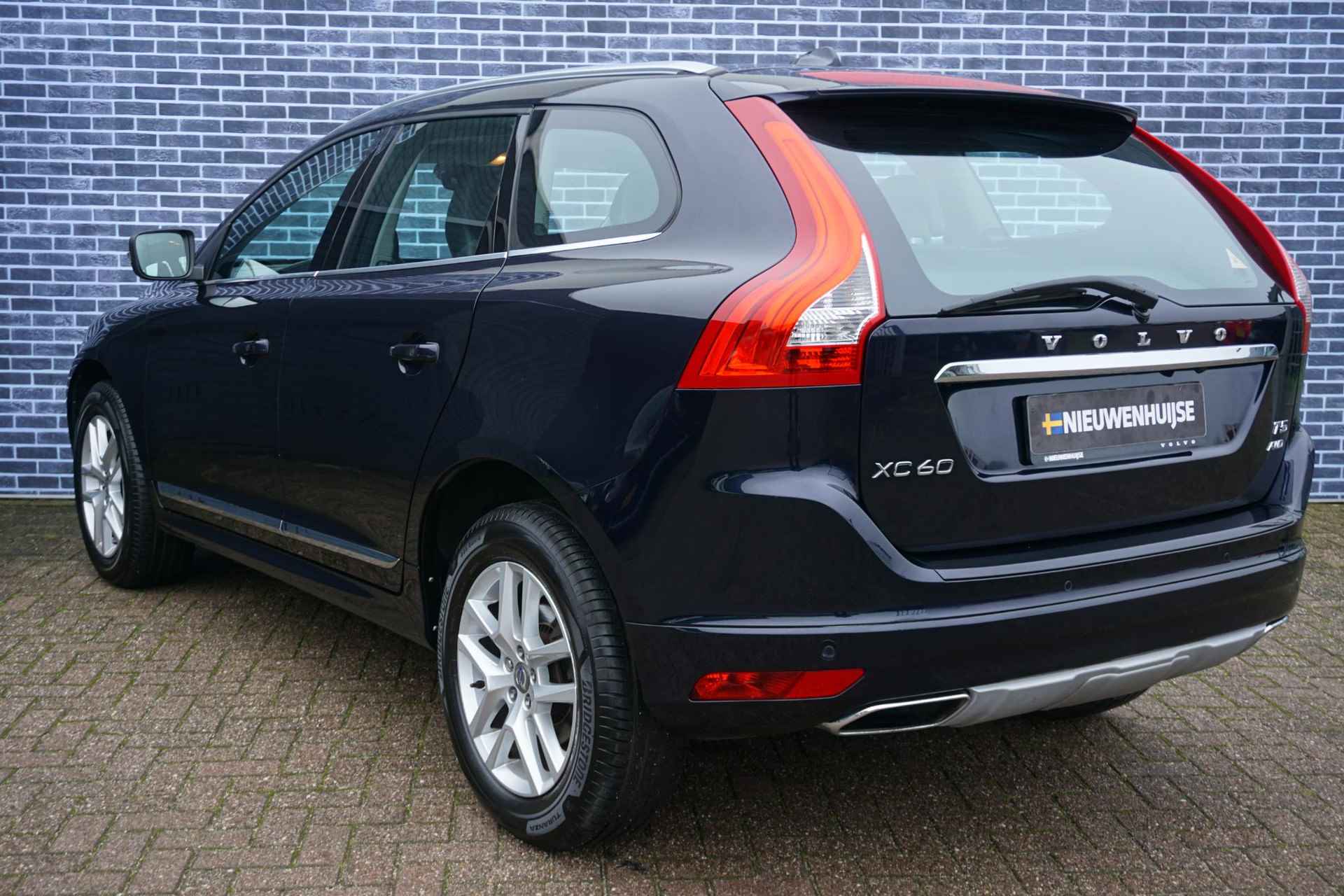 Volvo XC60 2.0 T5 AWD Polar+ | Trekhaak | Leder | Bi-Xenon | Standkachel | Panorama-Schuifdak | Camera | Keyless Entry | - 34/34