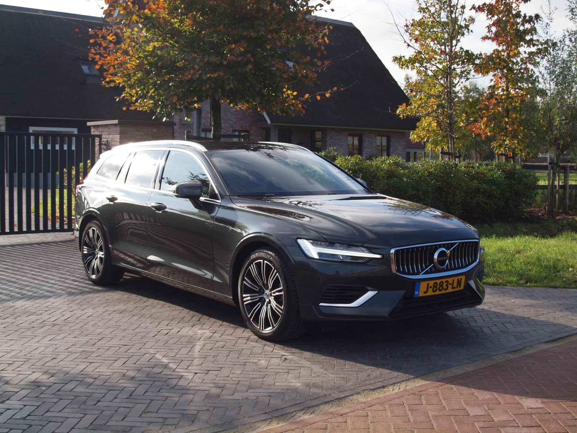 Volvo V60 2.0 T6 Recharge AWD Business Pro | Plug-in Hybride | Trekhaak | Apple Carplay NL-Auto | - 4/40