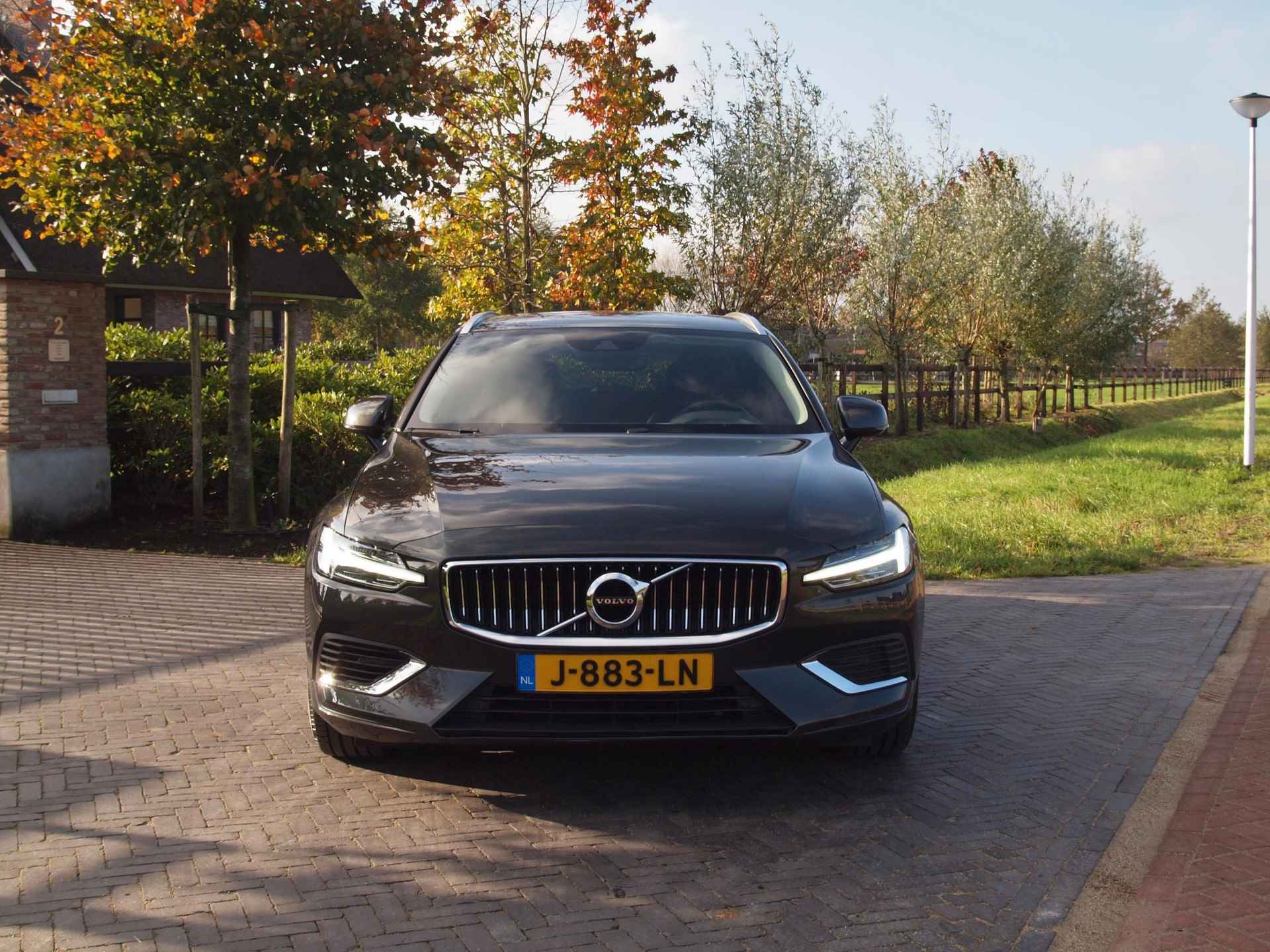 Volvo V60 2.0 T6 Recharge AWD Business Pro | Plug-in Hybride | Trekhaak | Apple Carplay NL-Auto | - 5/40