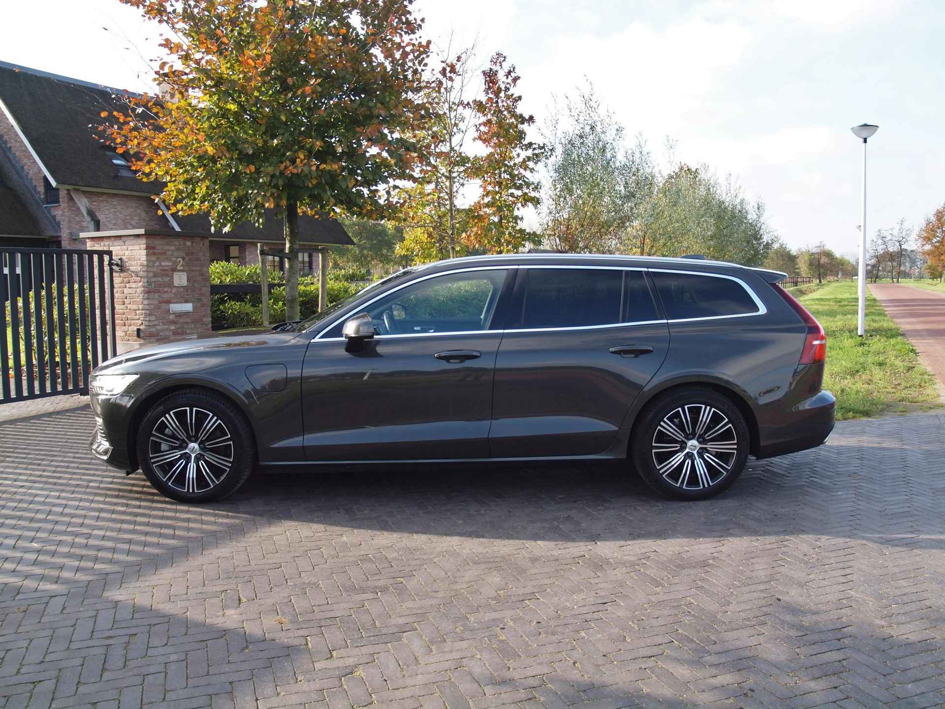 Volvo V60 2.0 T6 Recharge AWD Business Pro | Plug-in Hybride | Trekhaak | Apple Carplay NL-Auto | - 7/40