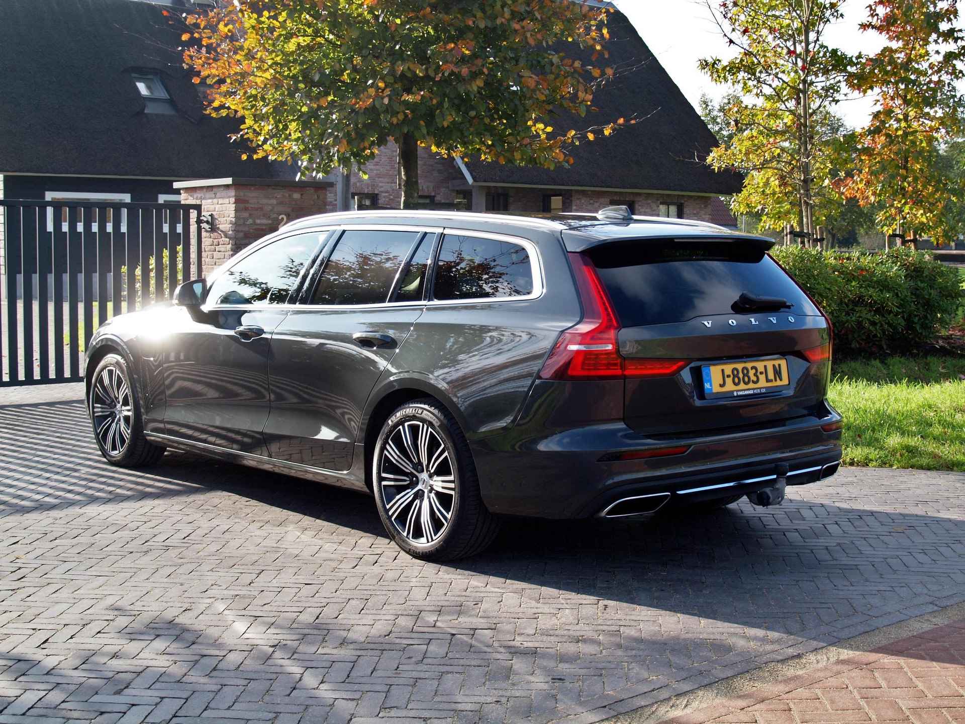 Volvo V60 2.0 T6 Recharge AWD Business Pro | Plug-in Hybride | Trekhaak | Apple Carplay NL-Auto | - 8/40