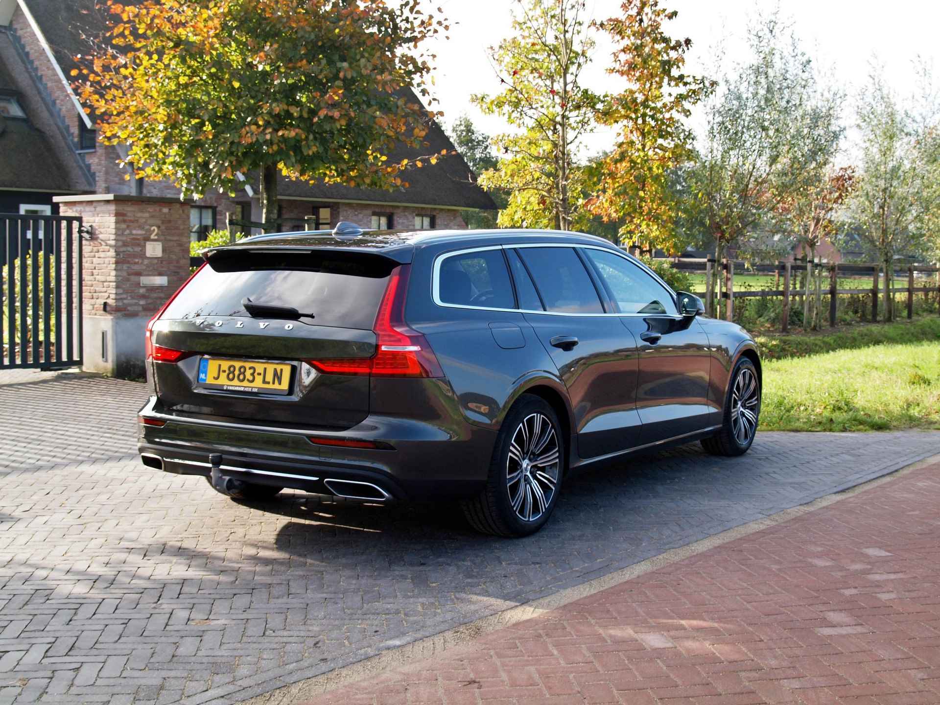 Volvo V60 2.0 T6 Recharge AWD Business Pro | Plug-in Hybride | Trekhaak | Apple Carplay NL-Auto | - 10/40