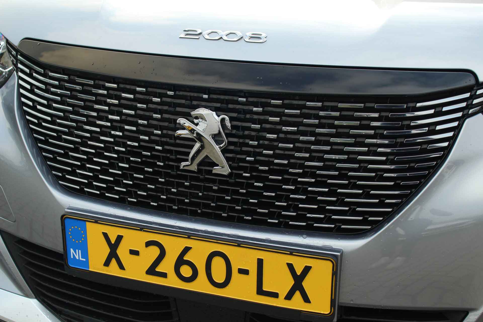 Peugeot 2008 1.2 PureTech Allure Pack Automaat | Carplay | Camera | Climate & Cruise C. | DAB+ | 17"LMV | Privacy Glass | - 31/39