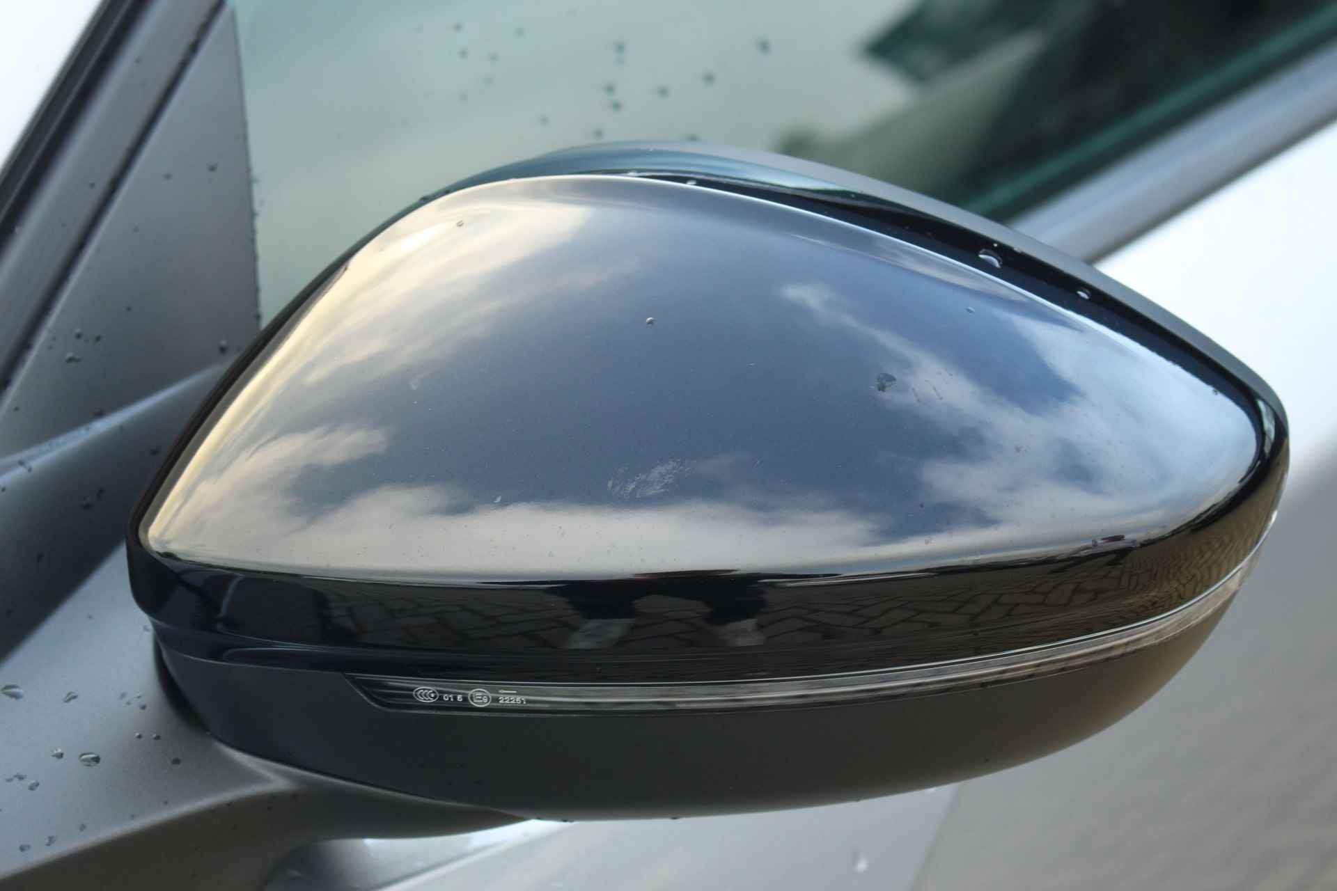 Peugeot 2008 1.2 PureTech Allure Pack Automaat | Carplay | Camera | Climate & Cruise C. | DAB+ | 17"LMV | Privacy Glass | - 33/39