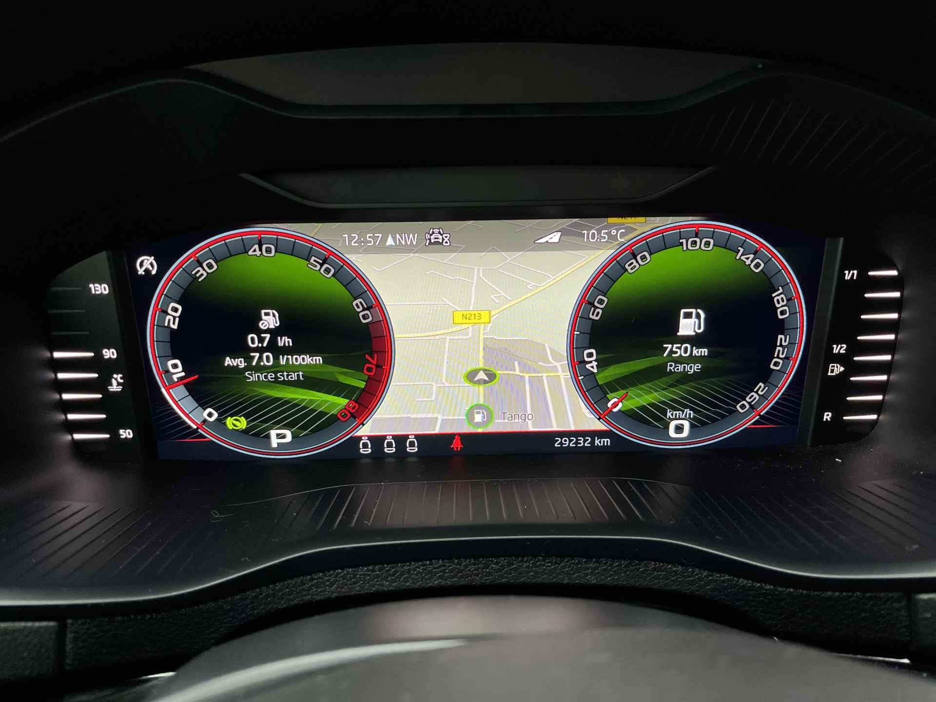 Škoda Karoq 1.5 TSI ACT Sportline Business / GARANTIE 12-2027/ AUTOMAAT/ PANO/ DIGITAL DASH/ MATRIX/ NAVI/ ACC/ CLIMA/ STOEL-STUURVERWARMING/ SMARTLINK/ DAB/ CAMERA - 16/36