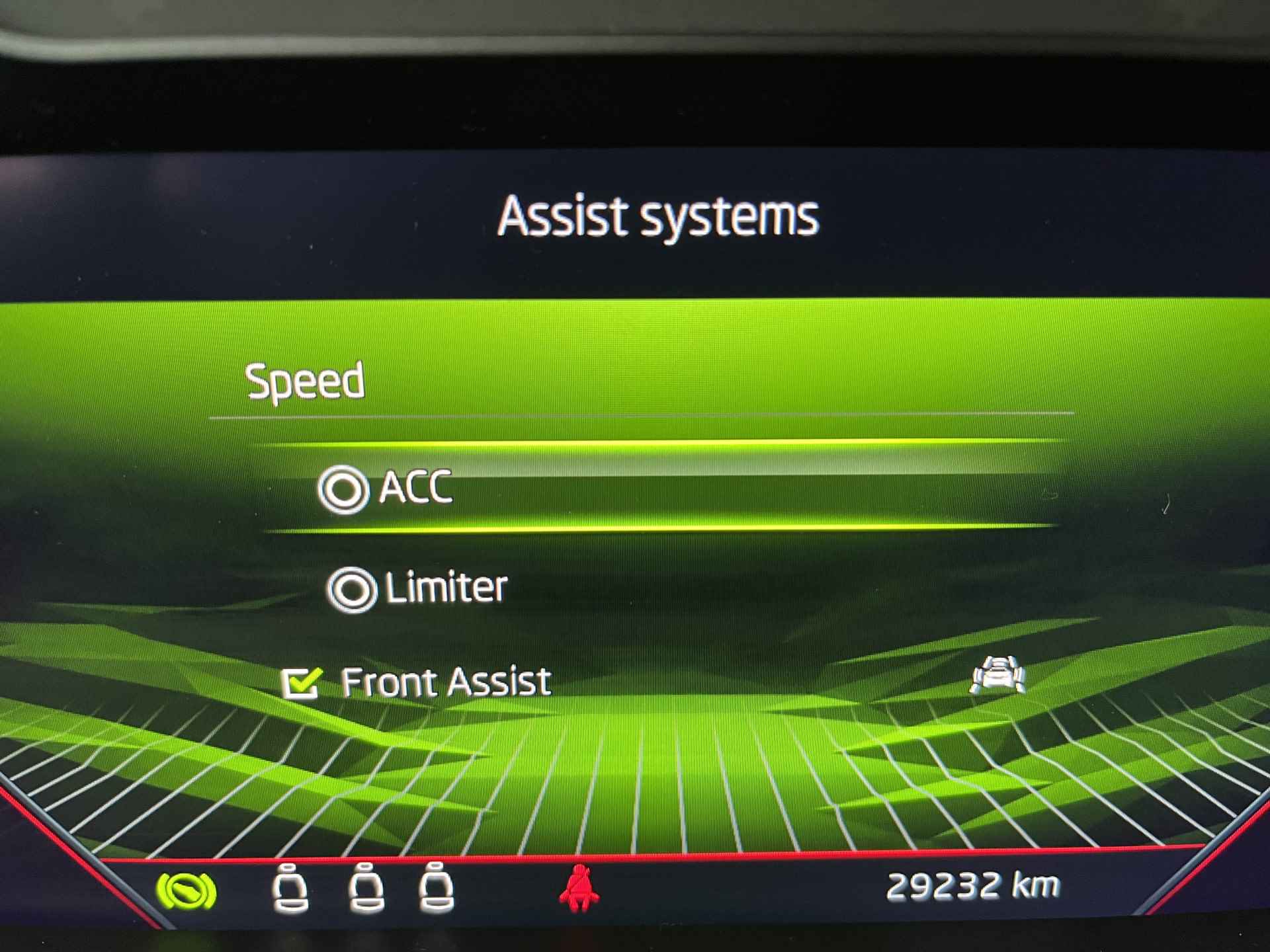 Škoda Karoq 1.5 TSI ACT Sportline Business / GARANTIE 12-2027/ AUTOMAAT/ PANO/ DIGITAL DASH/ MATRIX/ NAVI/ ACC/ CLIMA/ STOEL-STUURVERWARMING/ SMARTLINK/ DAB/ CAMERA - 18/36