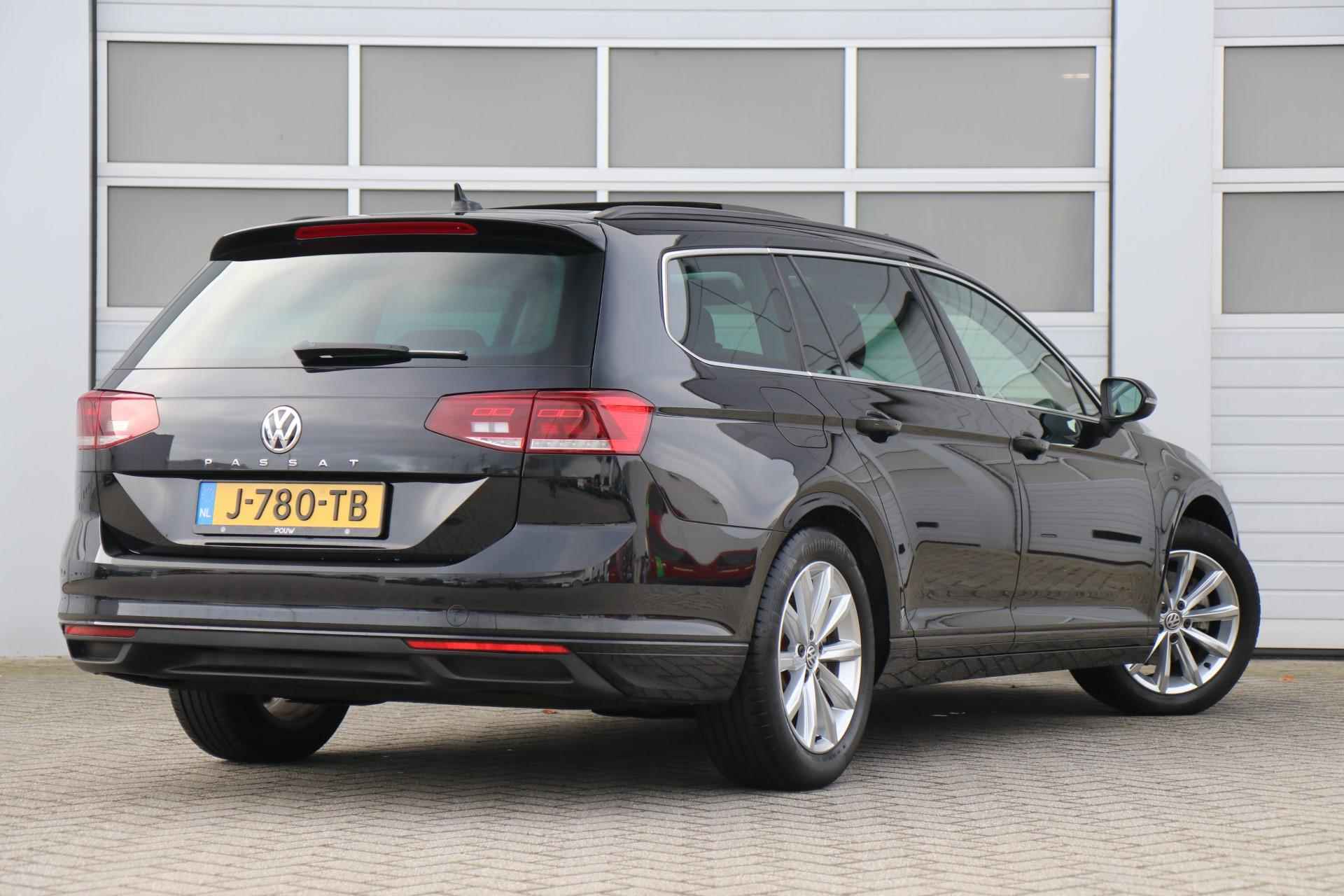 Volkswagen Passat Variant 1.6 TDI 120pk Comfort Business | Navigatie | Stoelverwarming |  Panoramadak | App Connect - 2/45