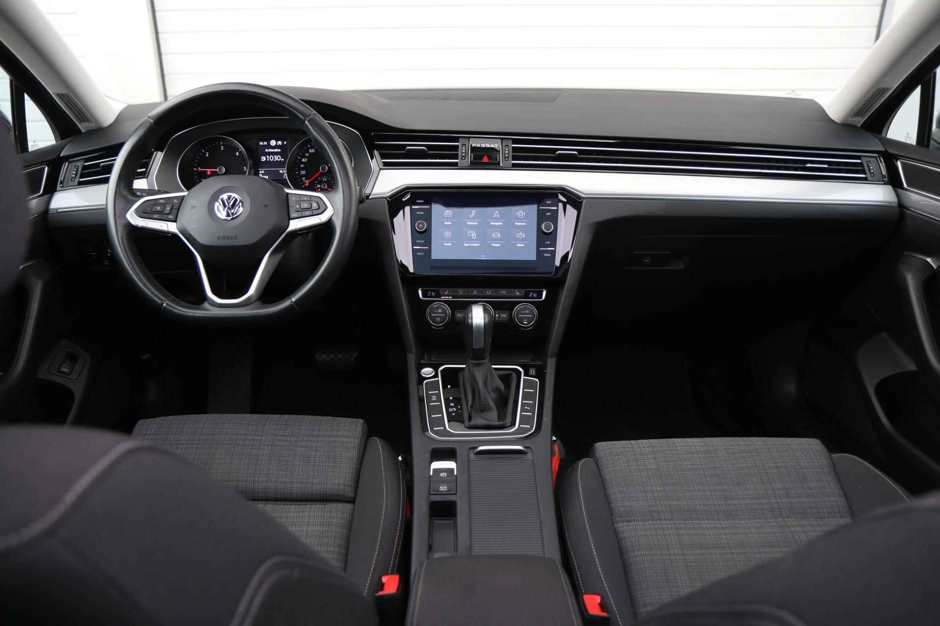 Volkswagen Passat Variant 1.6 TDI 120pk Comfort Business | Navigatie | Stoelverwarming |  Panoramadak | App Connect - 5/45