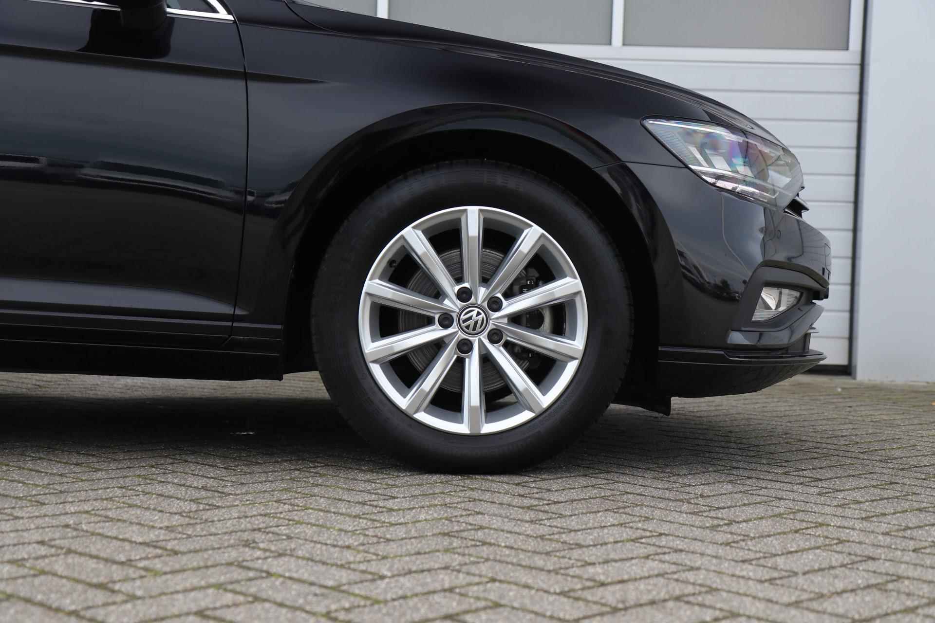 Volkswagen Passat Variant 1.6 TDI 120pk Comfort Business | Navigatie | Stoelverwarming |  Panoramadak | App Connect - 14/45