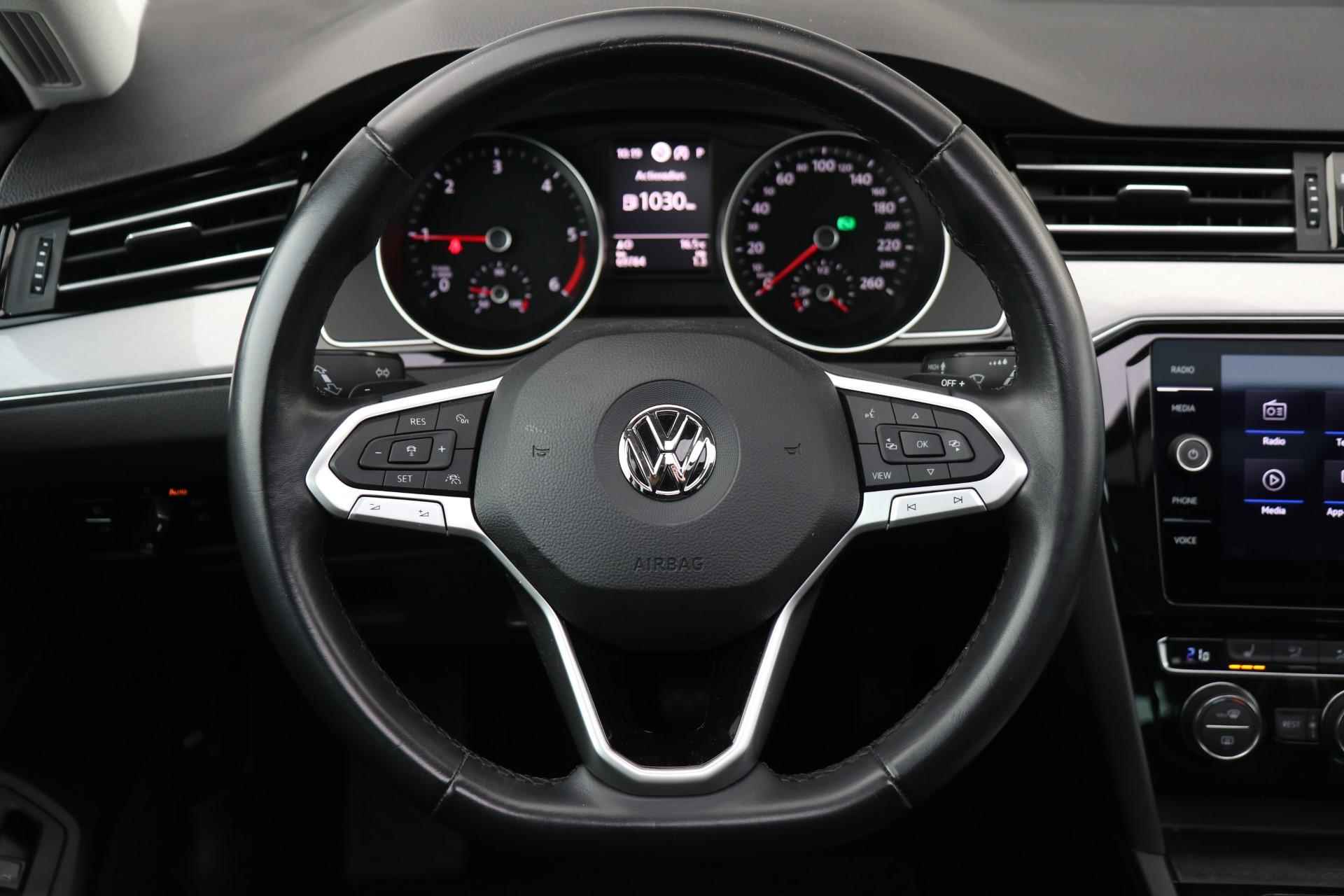 Volkswagen Passat Variant 1.6 TDI 120pk Comfort Business | Navigatie | Stoelverwarming |  Panoramadak | App Connect - 22/45