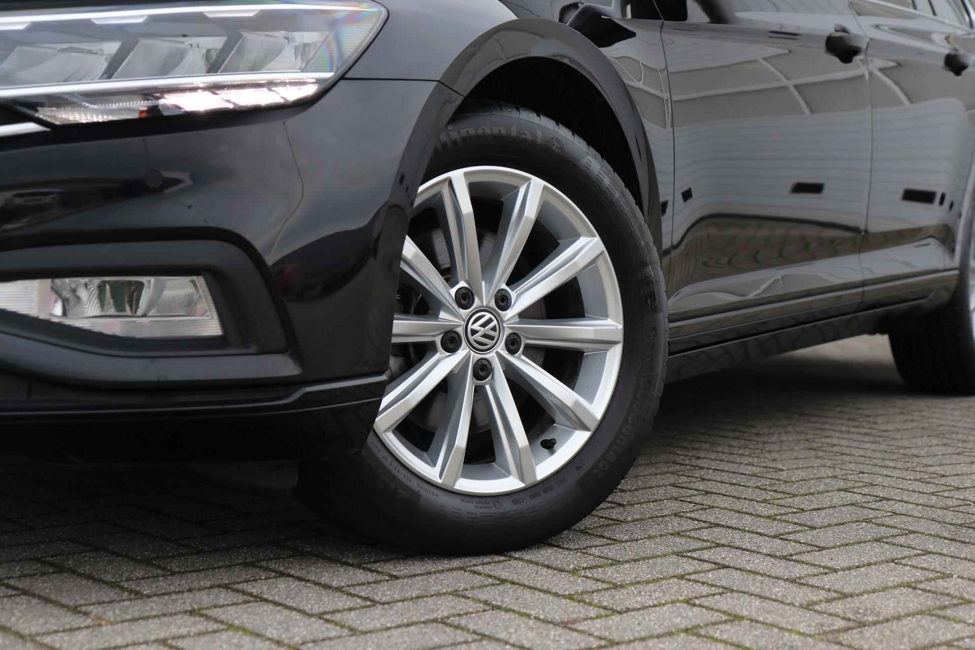 Volkswagen Passat Variant 1.6 TDI 120pk Comfort Business | Navigatie | Stoelverwarming |  Panoramadak | App Connect - 42/45