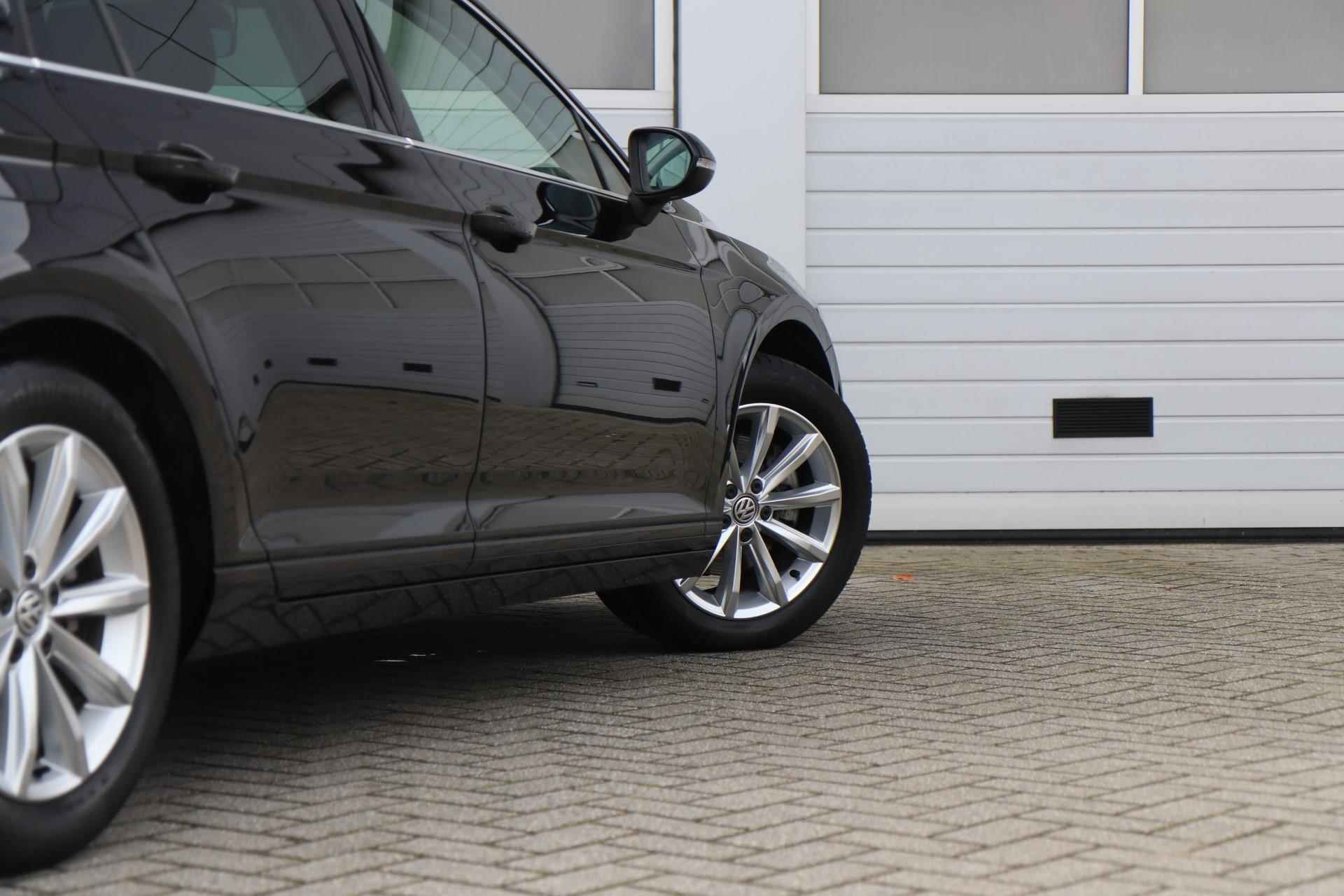 Volkswagen Passat Variant 1.6 TDI 120pk Comfort Business | Navigatie | Stoelverwarming |  Panoramadak | App Connect - 44/45