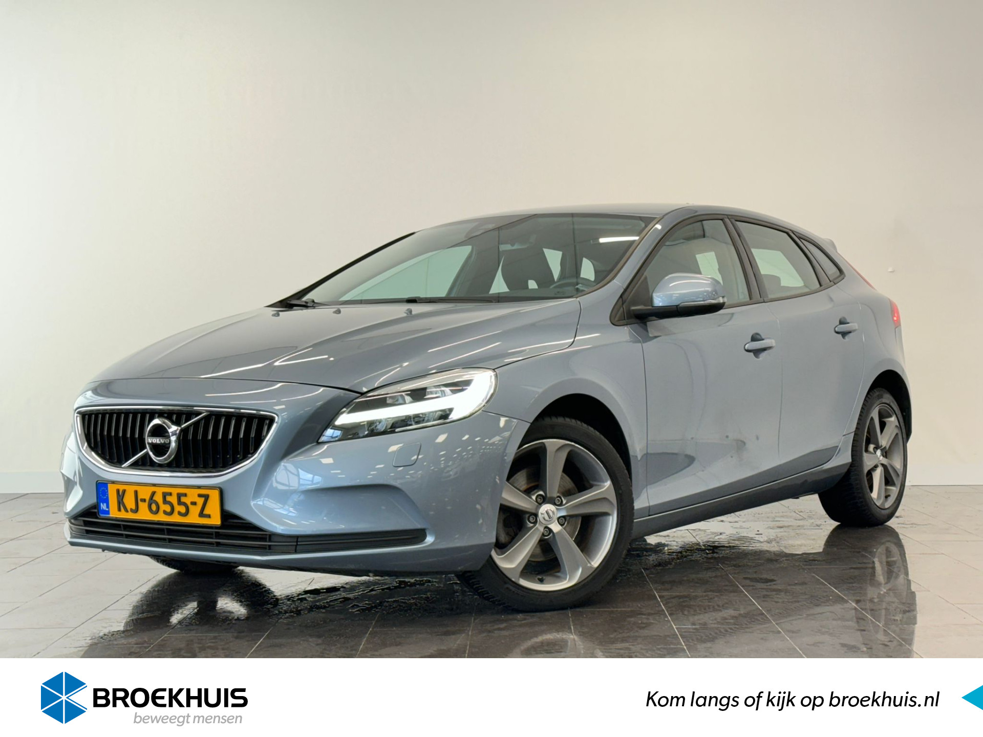 Volvo V40 T3 Nordic+ | Parkeerverwarming | Voorstoelen en voorruit verwarming | 17"velgen | Reservewiel |