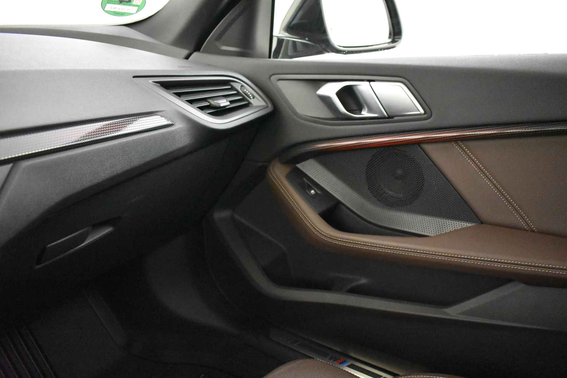 BMW 2 Serie Gran Coupé 218i High Executive M Sport Automaat / Panoramadak / LED / M Sportonderstel / Leder / Live Cockpit Professional / Stoelverwarming - 16/37