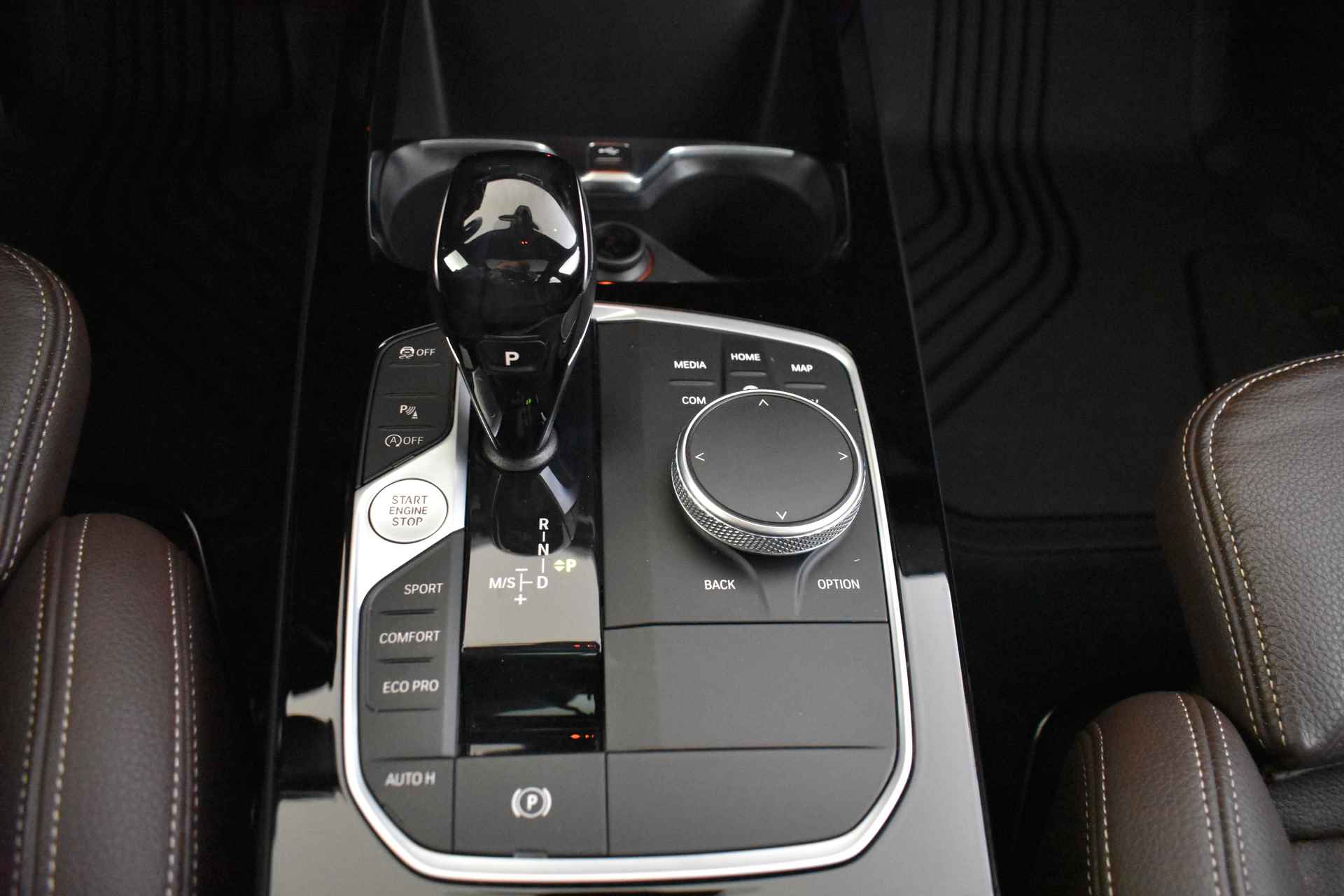 BMW 2 Serie Gran Coupé 218i High Executive M Sport Automaat / Panoramadak / LED / M Sportonderstel / Leder / Live Cockpit Professional / Stoelverwarming - 21/37