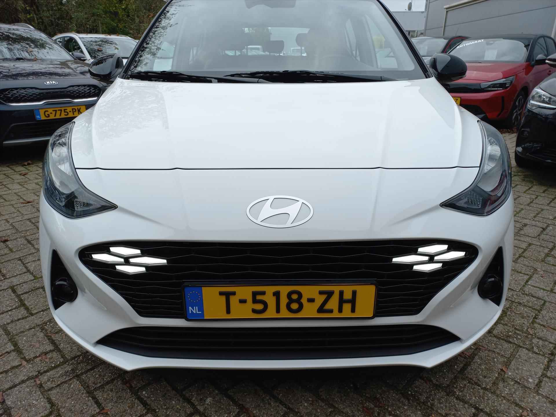 Hyundai I10 1.0i 67pk Automaat Comfort 5 zitpl. | Airconditioning | Navigatie via Apple Carplay of Android Auto | Cruise control - 2/36