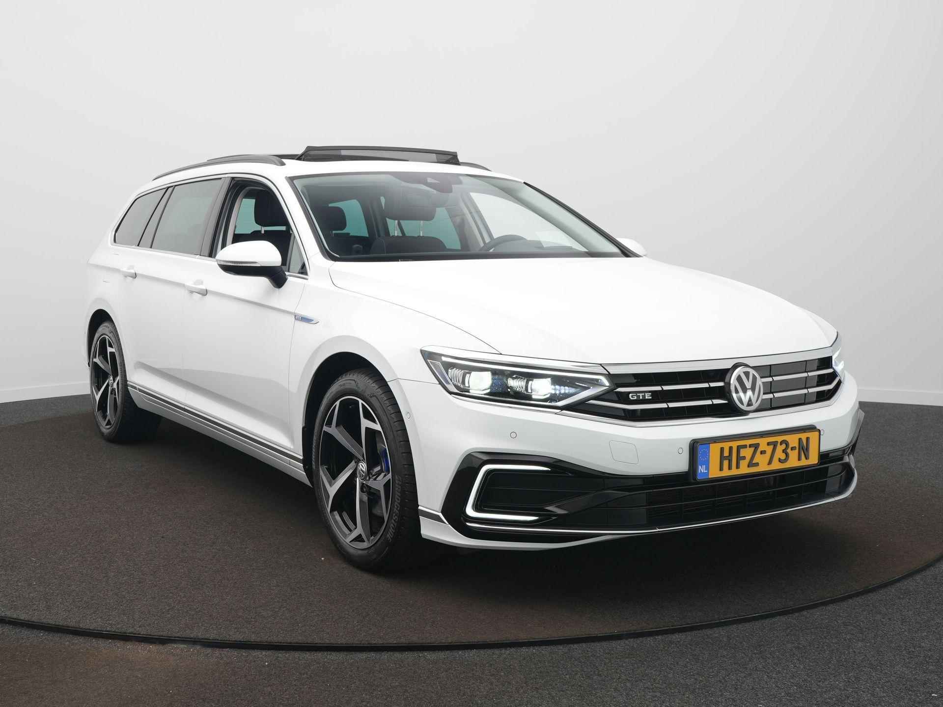 Volkswagen Passat Variant 1.4 TSI PHEV GTE Business Panoramadak - Navigatie - Winterpakket - Clima - 3/69