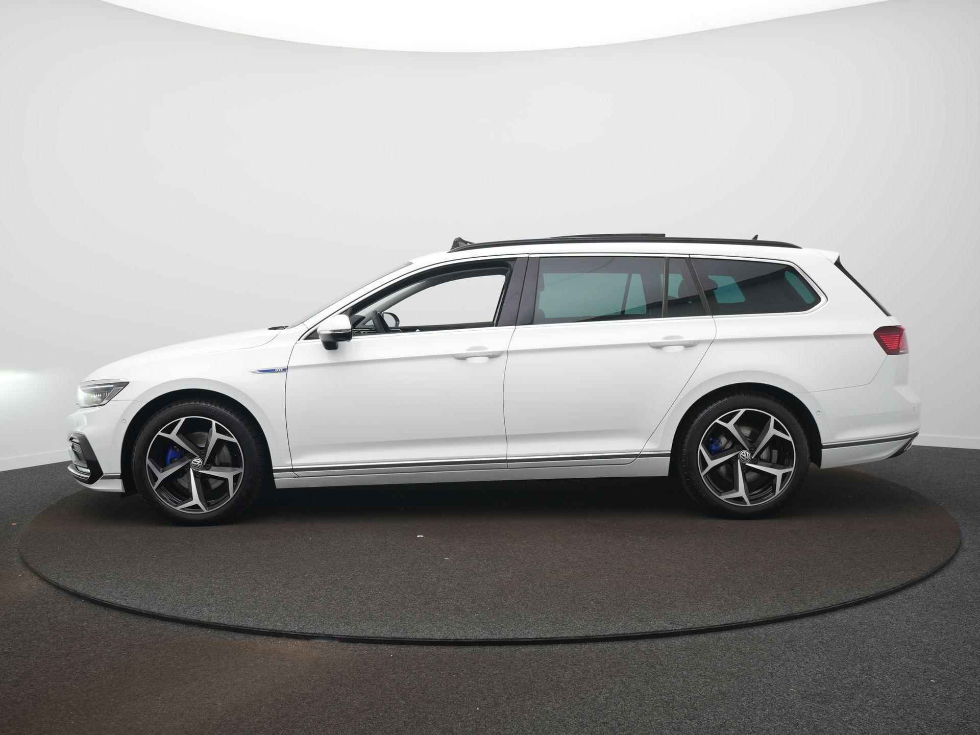 Volkswagen Passat Variant 1.4 TSI PHEV GTE Business Panoramadak - Navigatie - Winterpakket - Clima - 8/69