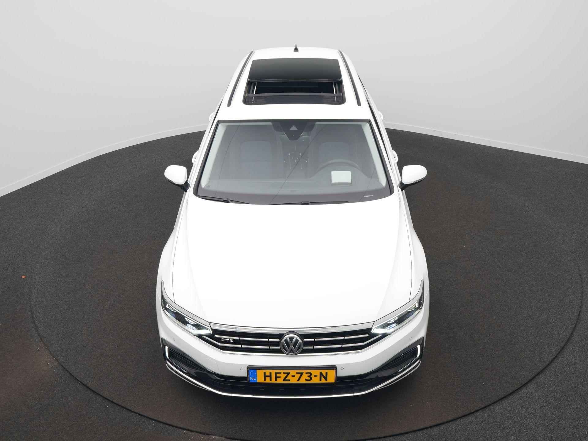 Volkswagen Passat Variant 1.4 TSI PHEV GTE Business Panoramadak - Navigatie - Winterpakket - Clima - 11/69