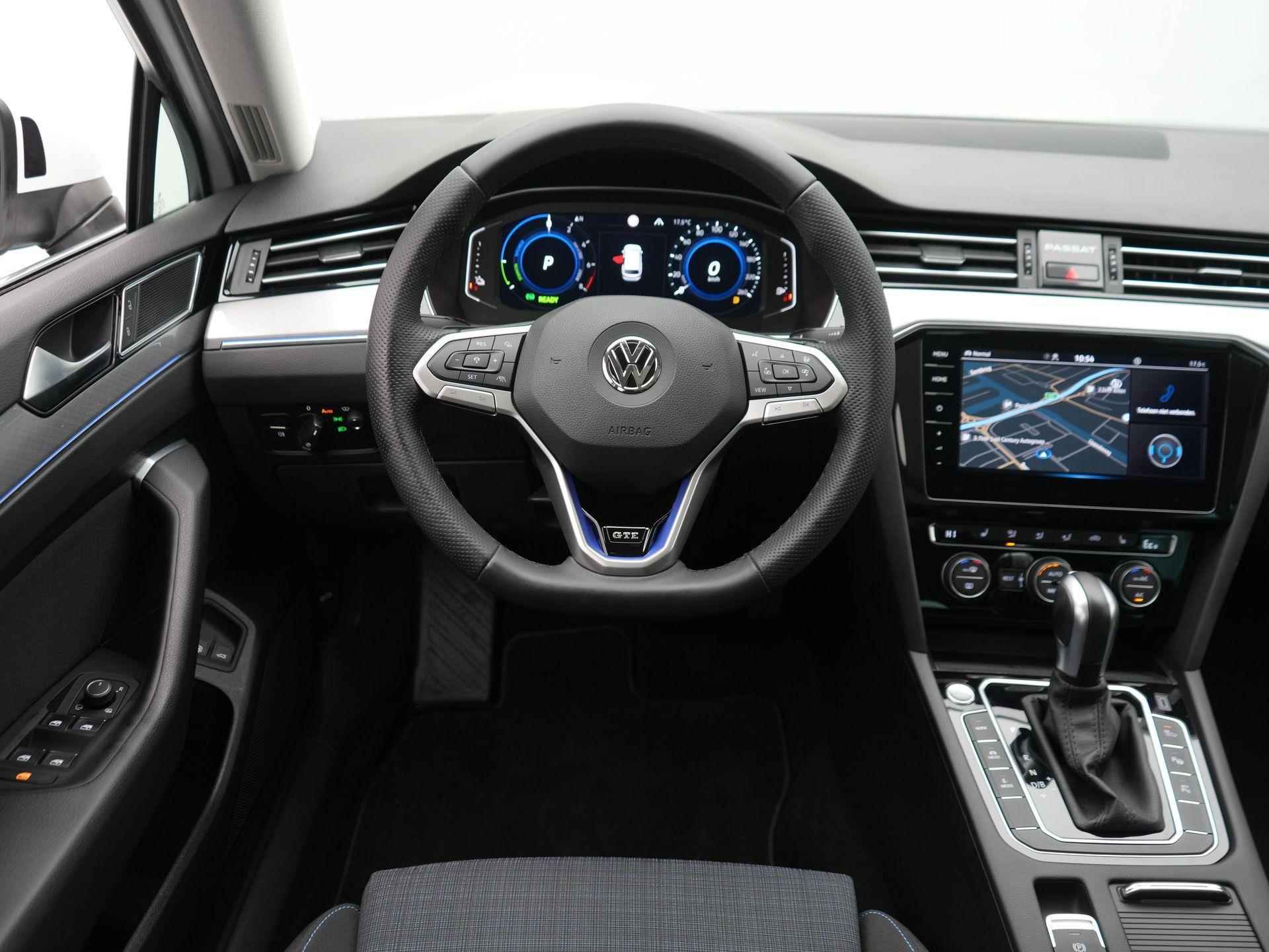 Volkswagen Passat Variant 1.4 TSI PHEV GTE Business Panoramadak - Navigatie - Winterpakket - Clima - 13/69