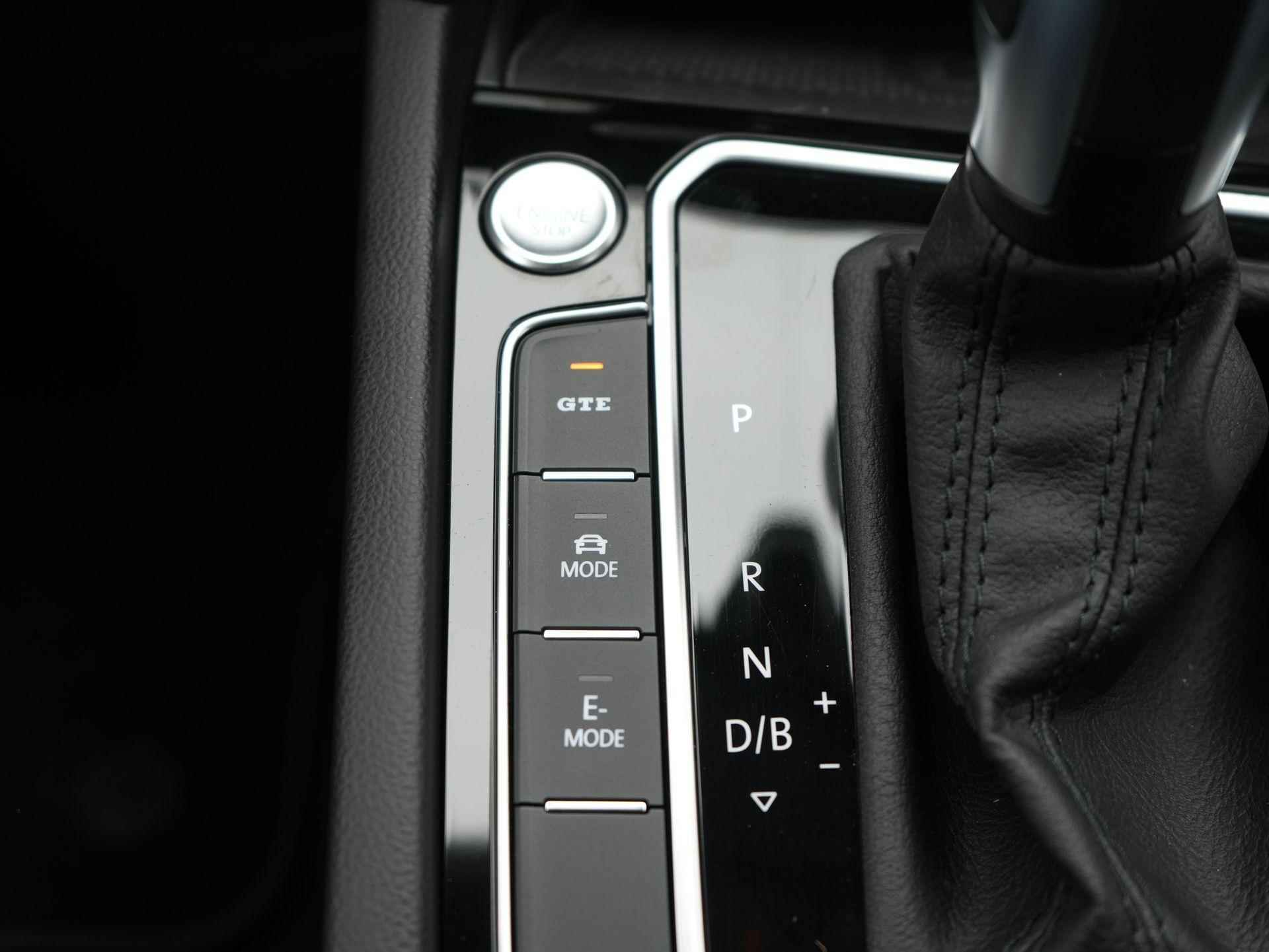 Volkswagen Passat Variant 1.4 TSI PHEV GTE Business Panoramadak - Navigatie - Winterpakket - Clima - 38/69