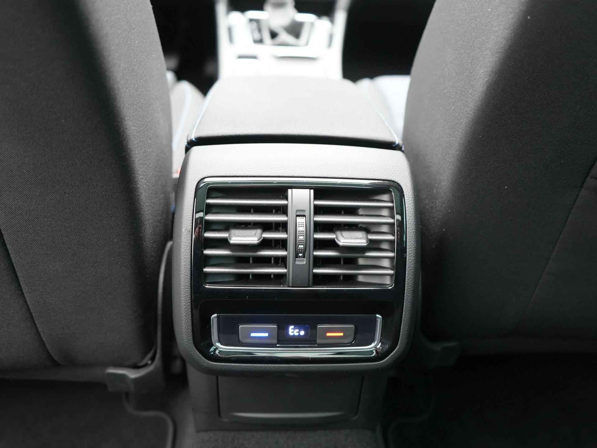 Volkswagen Passat Variant 1.4 TSI PHEV GTE Business Panoramadak - Navigatie - Winterpakket - Clima - 57/69