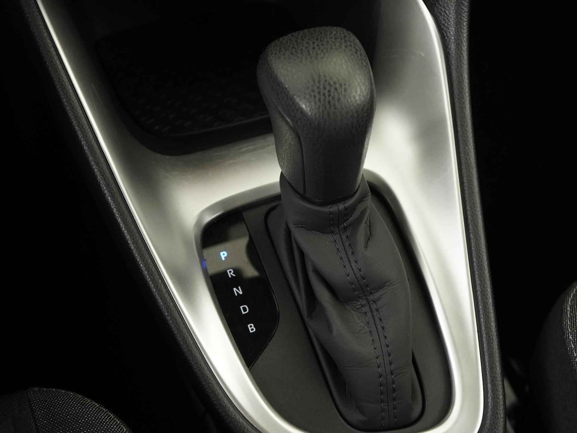 Toyota Yaris 1.5 Hybrid Dynamic | Stoelverwarming | Camera | Zondag Open! - 11/36