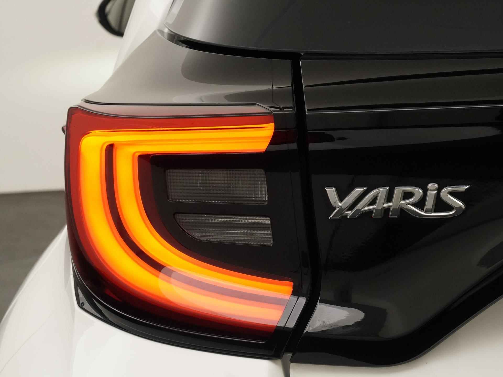 Toyota Yaris 1.5 Hybrid Dynamic | Stoelverwarming | Camera | Zondag Open! - 20/36