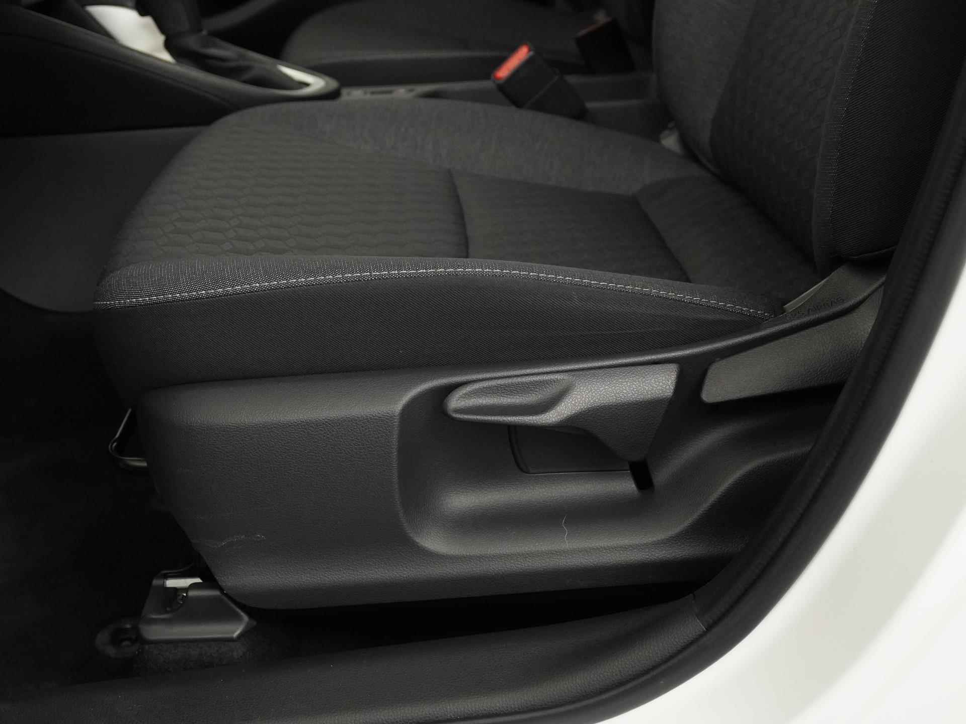 Toyota Yaris 1.5 Hybrid Dynamic | Stoelverwarming | Camera | Zondag Open! - 25/36