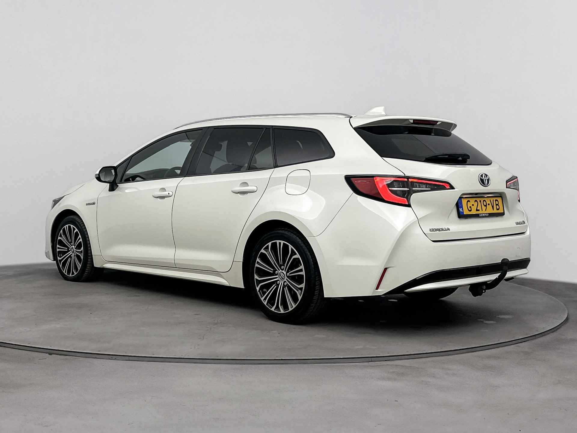 Toyota Corolla Touring Sports 1.8 Hybrid Dynamic | Camera | Climate Control | LM velgen | Cruise Control Adaptief | Stoelverwarming | Draadloze telefoonlader | Trekhaak | - 3/43