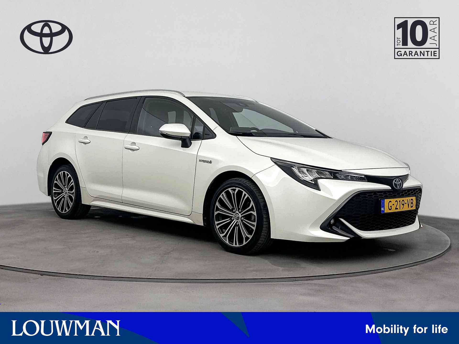 Toyota Corolla Touring Sports 1.8 Hybrid Dynamic | Camera | Climate Control | LM velgen | Cruise Control Adaptief | Stoelverwarming | Draadloze telefoonlader | Trekhaak |