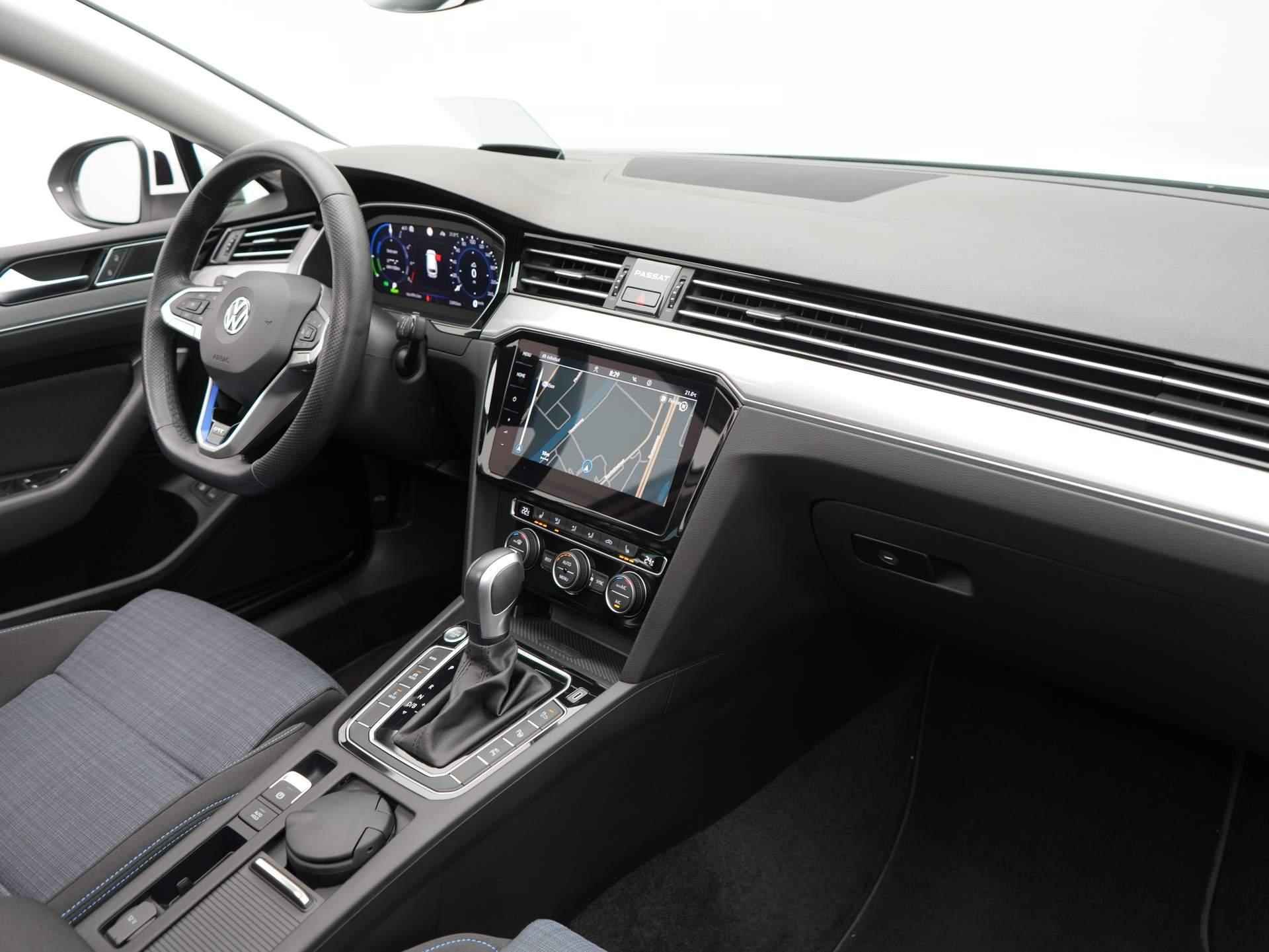 Volkswagen Passat Variant 1.4 TSI PHEV GTE Business / 360 Camera / Panodak / BLIS / Digitale Cockpit - 46/61