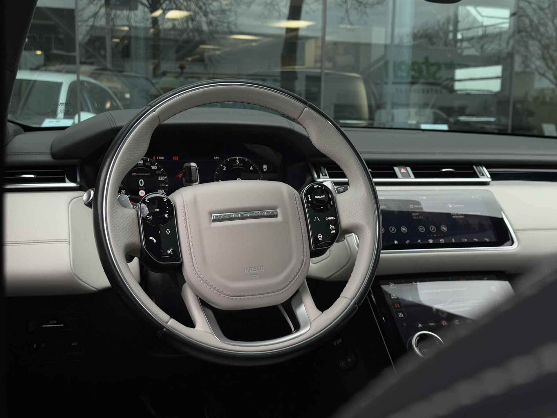 Land Rover Range Rover Velar 3.0 V6 AWD First Edition Stoelmassage | Stoelventilatie | Schuifdak - 4/34