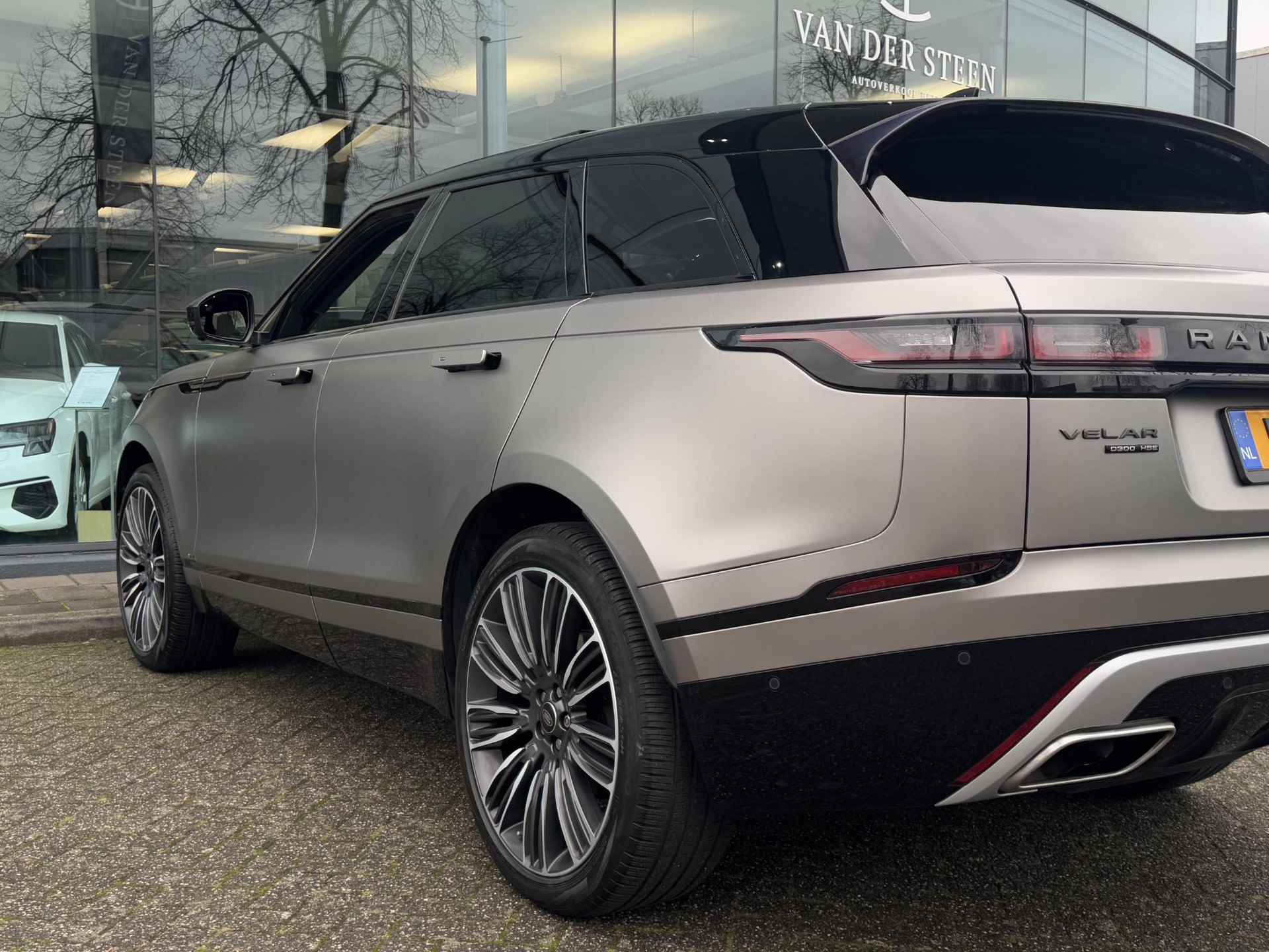 Land Rover Range Rover Velar 3.0 V6 AWD First Edition Stoelmassage | Stoelventilatie | Schuifdak - 24/34