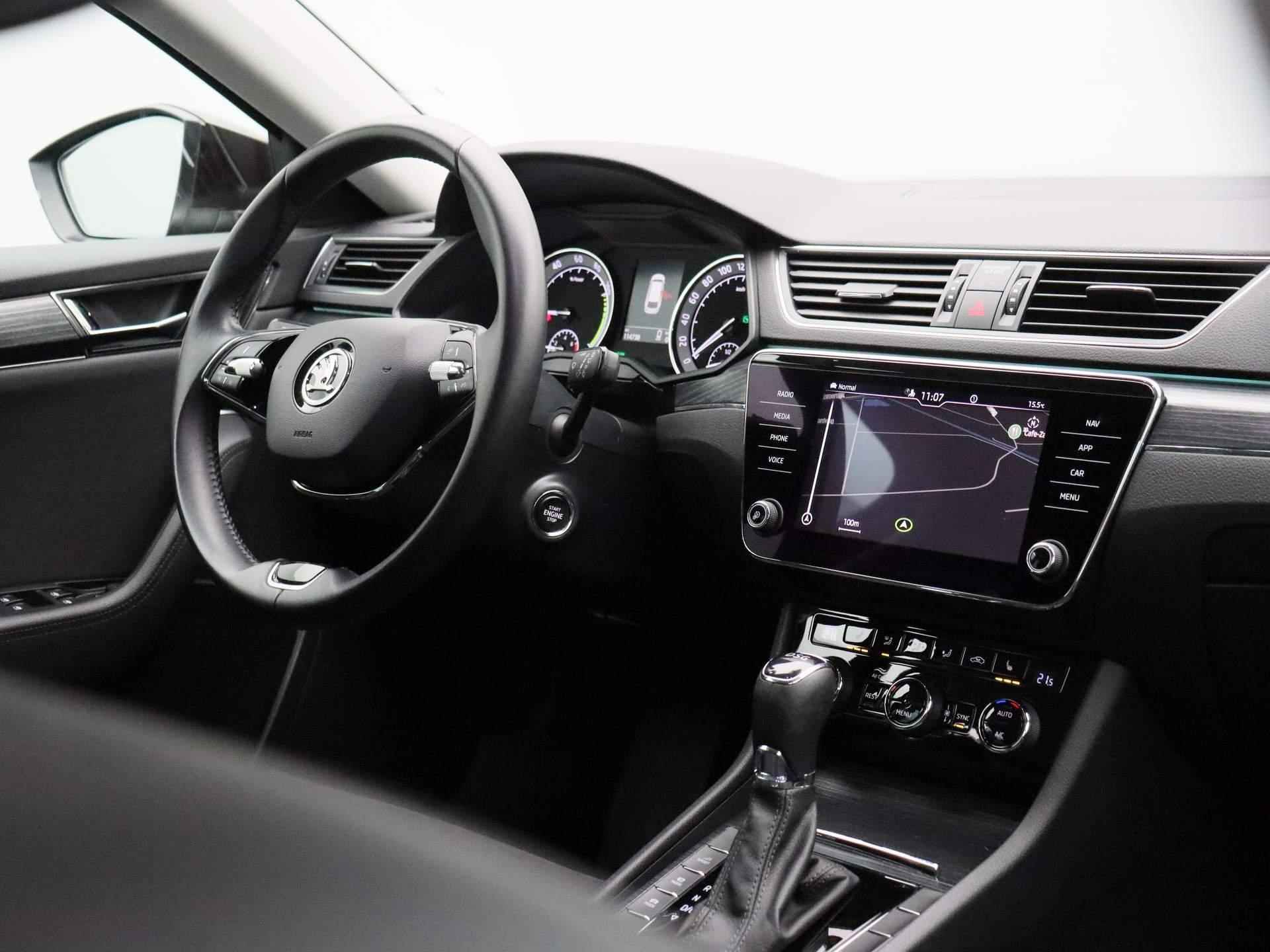 Skoda Superb Combi 1.4 TSI iV Business Edition Plus | HALF LEDER | NAVIGATIE | ELEK.STOEL | KEYLESS | CAMERA | - 35/42