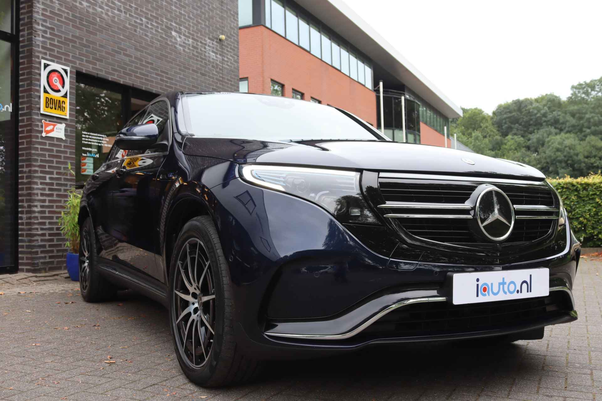 Mercedes-Benz EQC 400 4MATIC AMG Business Solution 80 kWh LED/MBUX/Leder/Keyless/Camera/AR/20" - 39/45