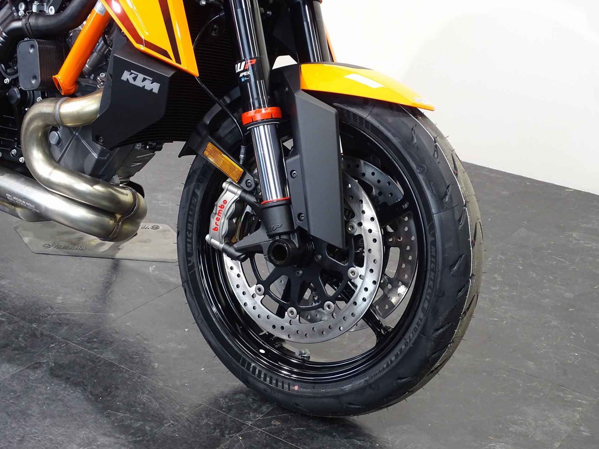 KTM 1390 SUPERDUKE R - 2/13