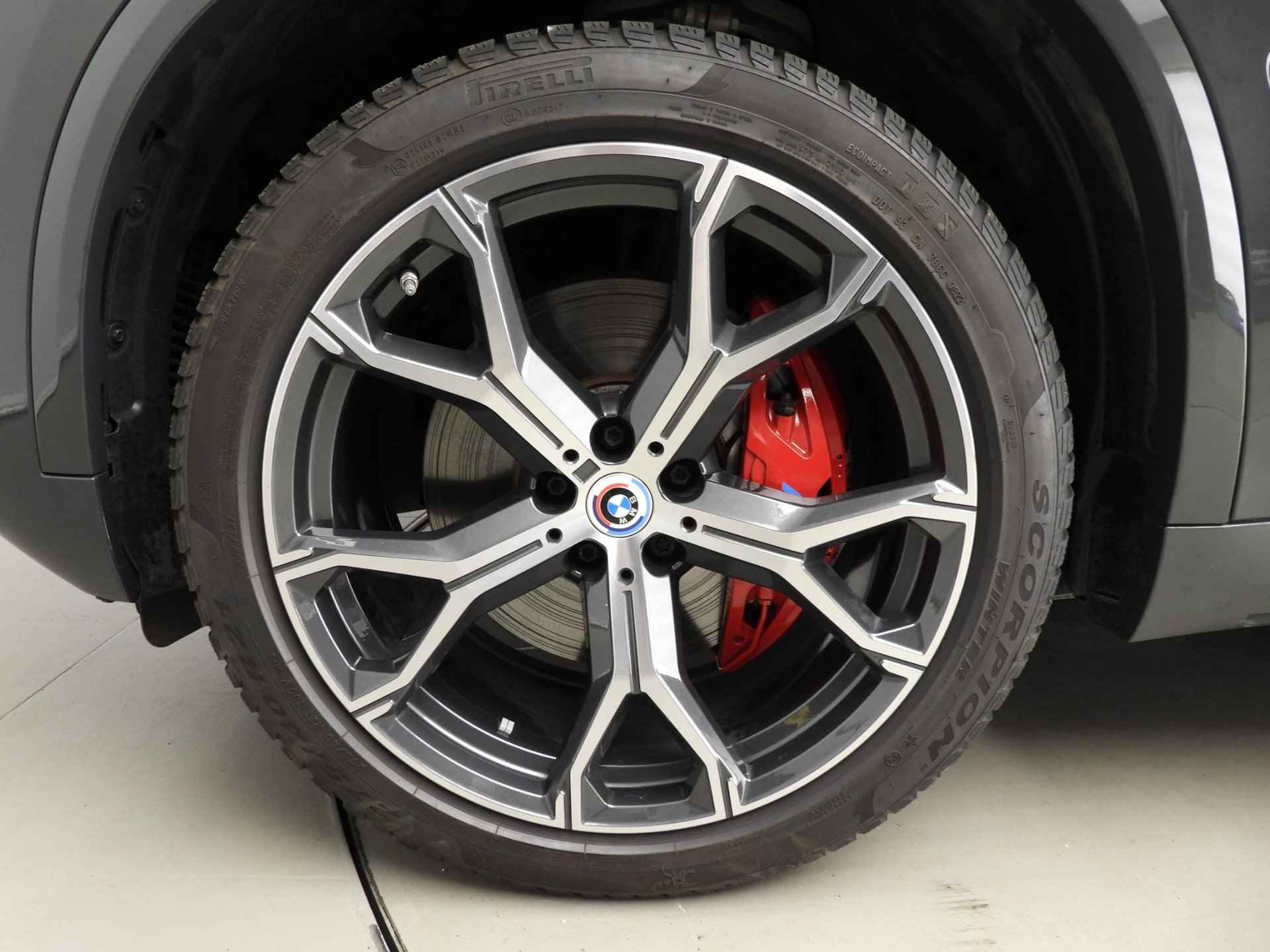 BMW X5 xDrive30d High Executive | M Sportpakket Pro | Soft Close | Trekhaak | Panoramadak | Driving Assistant Professional - 56/56