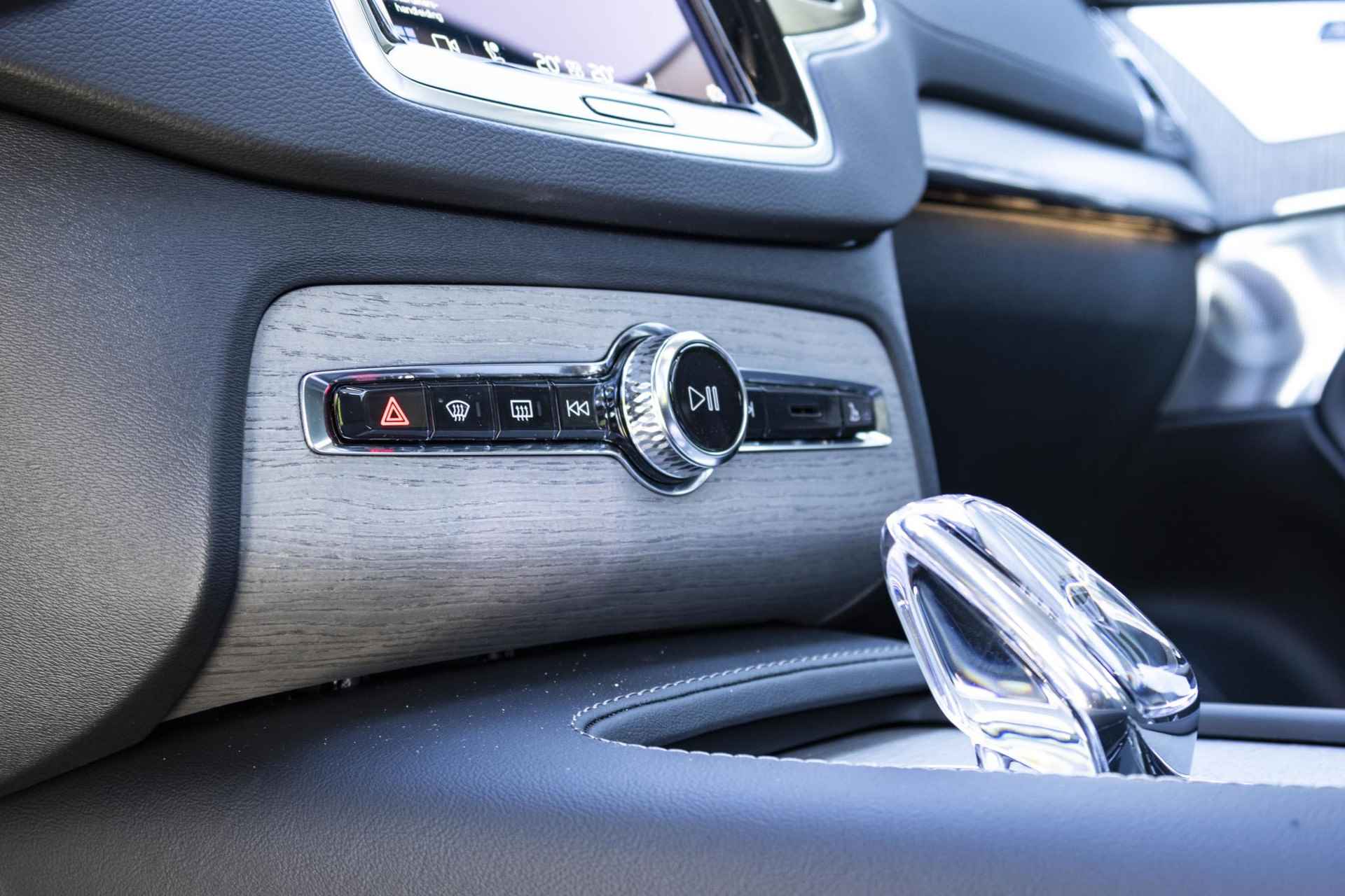 Volvo XC90 T8 Recharge AWD Ultimate Dark 360 graden Camera | Massagefunctie voorstoelen | Luchtvering | Bowers & Wilkins Audio | Geventileerde voorstoelen - 29/47