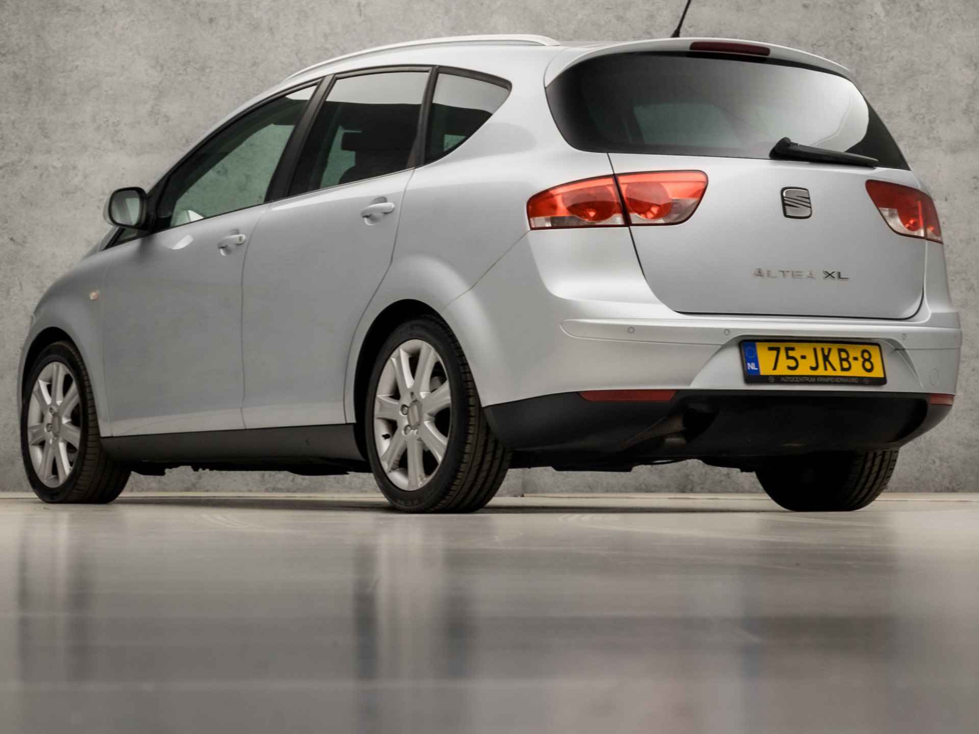 SEAT Altea XL 1.6 Hattrick (CRUISE, CLIMATE, ELEK PAKKET, GETINT GLAS, ARMSTEUN, SPORTSTOELEN, LM VELGEN, PARKEERSENSOREN, NIEUWE APK, NIEUWSTAAT) - 3/31