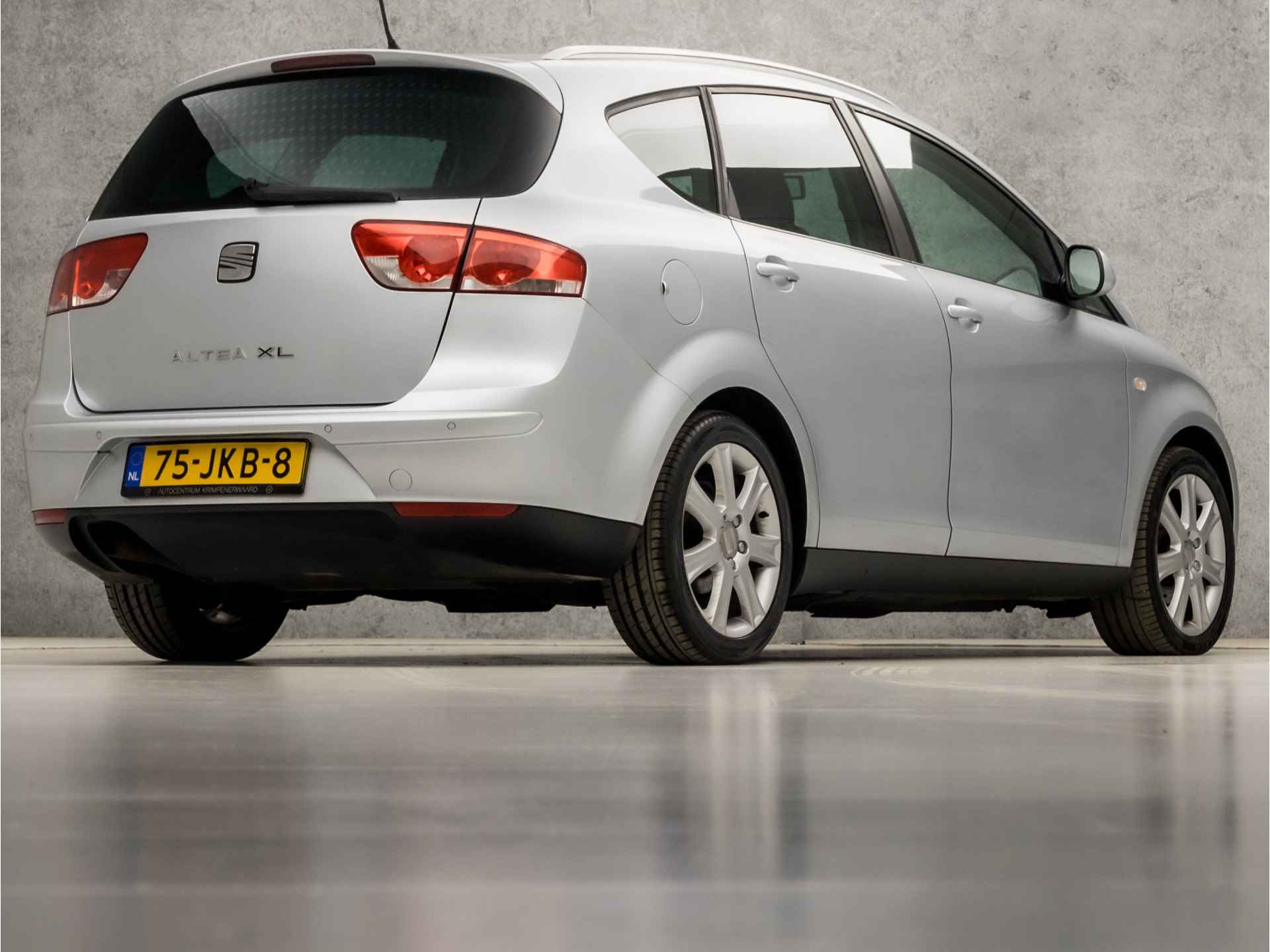 SEAT Altea XL 1.6 Hattrick (CRUISE, CLIMATE, ELEK PAKKET, GETINT GLAS, ARMSTEUN, SPORTSTOELEN, LM VELGEN, PARKEERSENSOREN, NIEUWE APK, NIEUWSTAAT) - 5/31