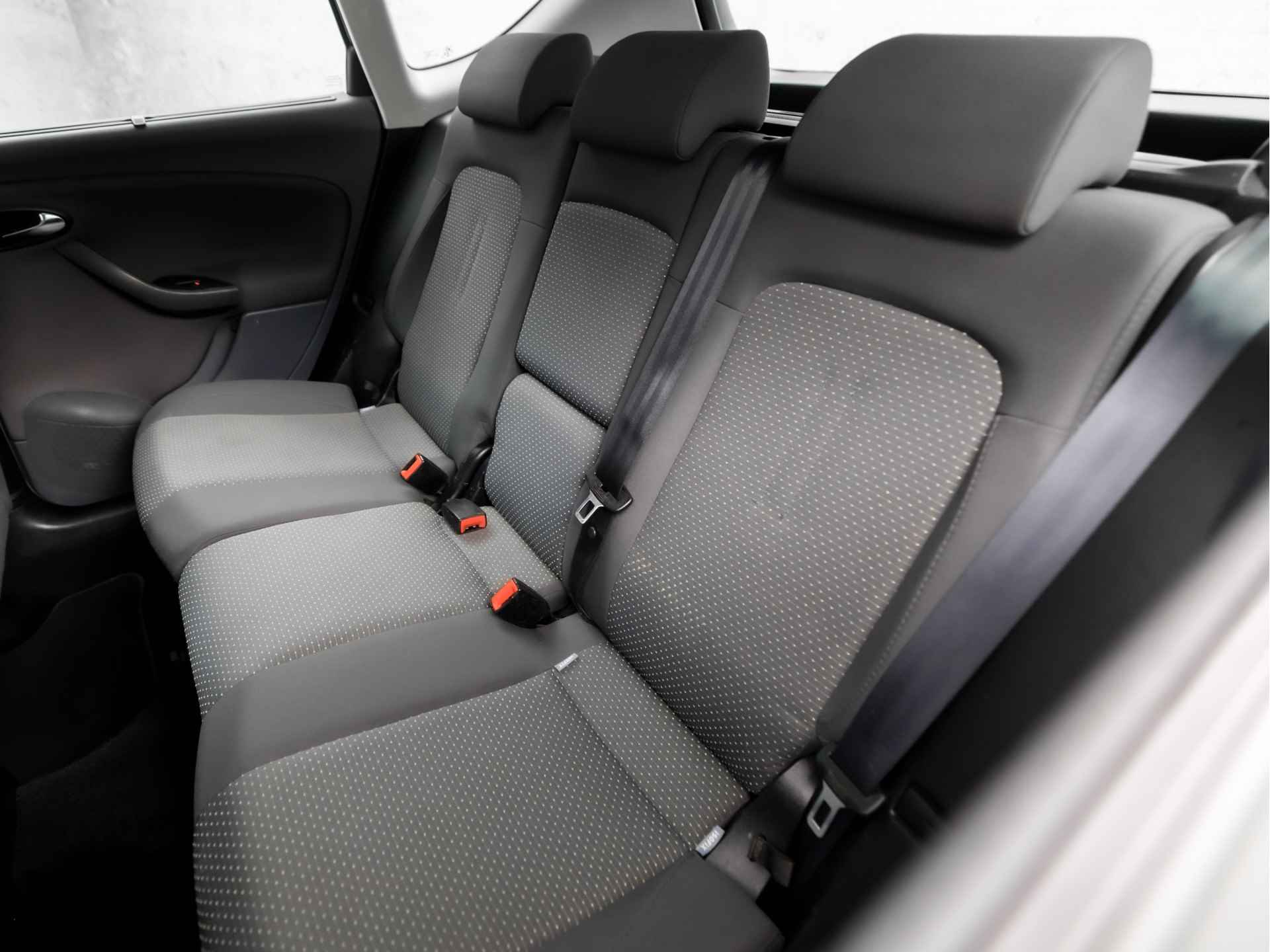 SEAT Altea XL 1.6 Hattrick (CRUISE, CLIMATE, ELEK PAKKET, GETINT GLAS, ARMSTEUN, SPORTSTOELEN, LM VELGEN, PARKEERSENSOREN, NIEUWE APK, NIEUWSTAAT) - 14/31