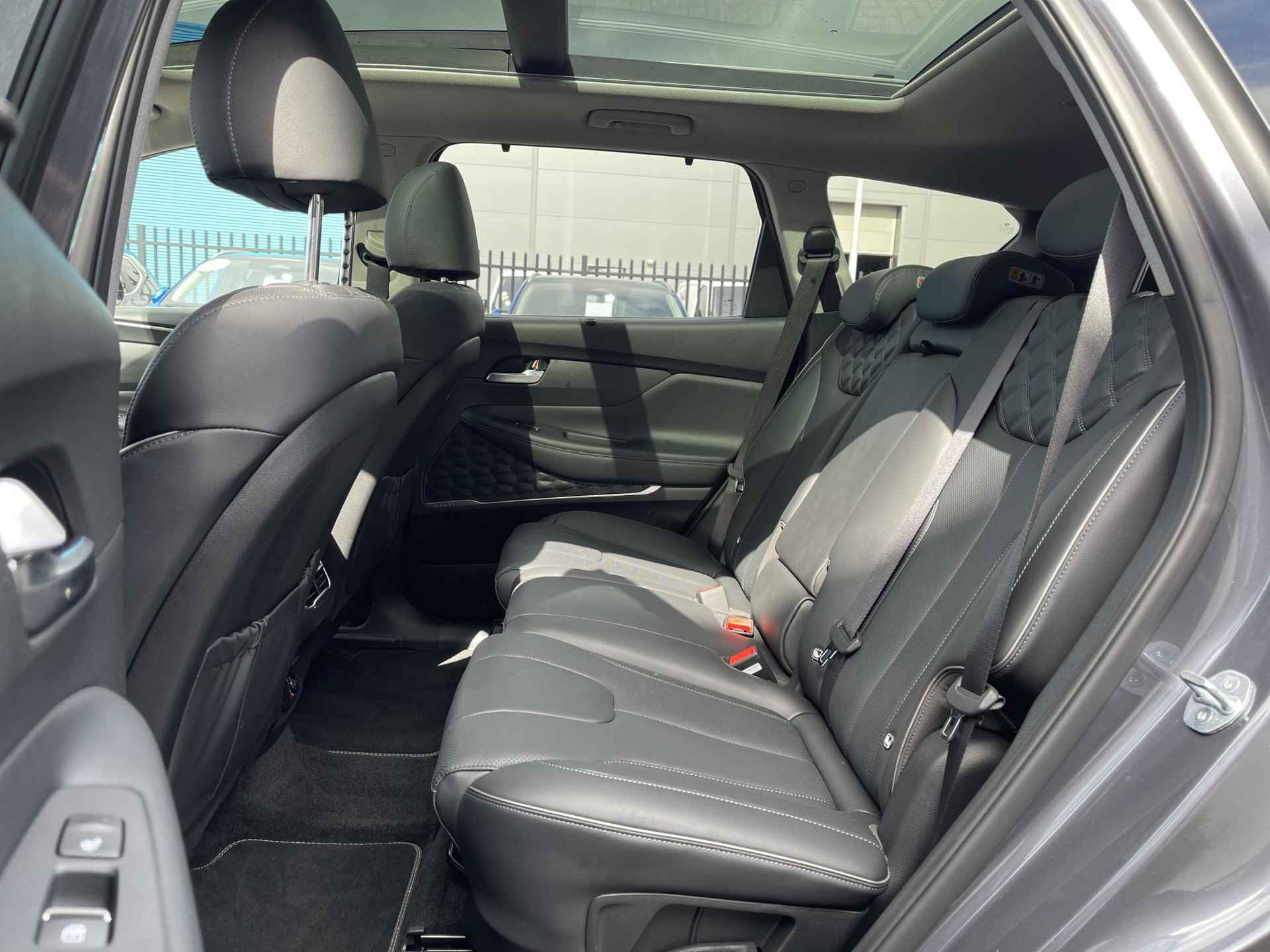 Hyundai Santa Fe 1.6 T-GDI HEV Premium Sky | Panoramadak | Leder | Stuur- + Stoelverwarming | Head-Up Display | Geheugenstoel | Rijklaarprijs! - 12/33