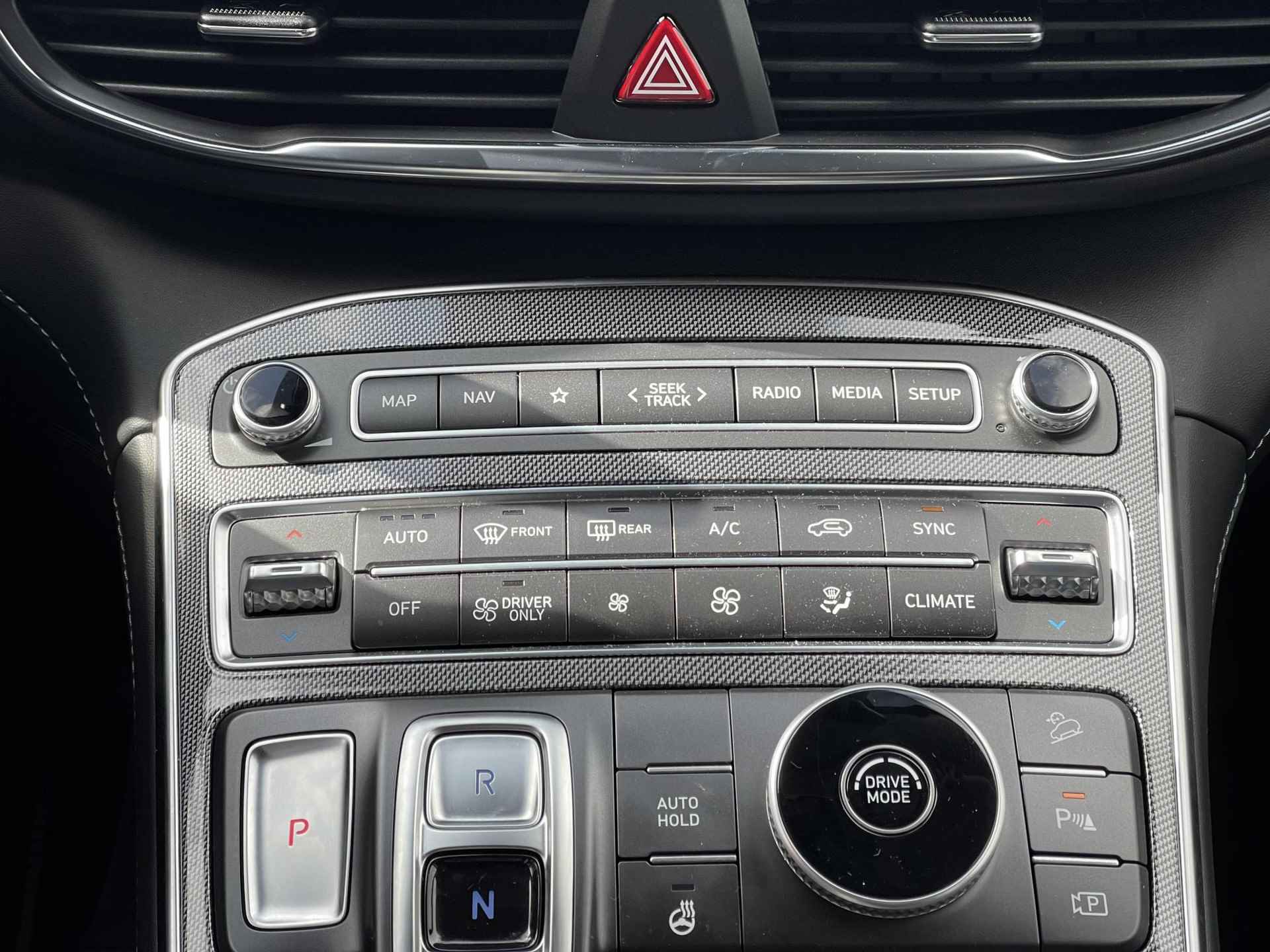 Hyundai Santa Fe 1.6 T-GDI HEV Premium Sky | Panoramadak | Leder | Stuur- + Stoelverwarming | Head-Up Display | Geheugenstoel | Rijklaarprijs! - 20/33